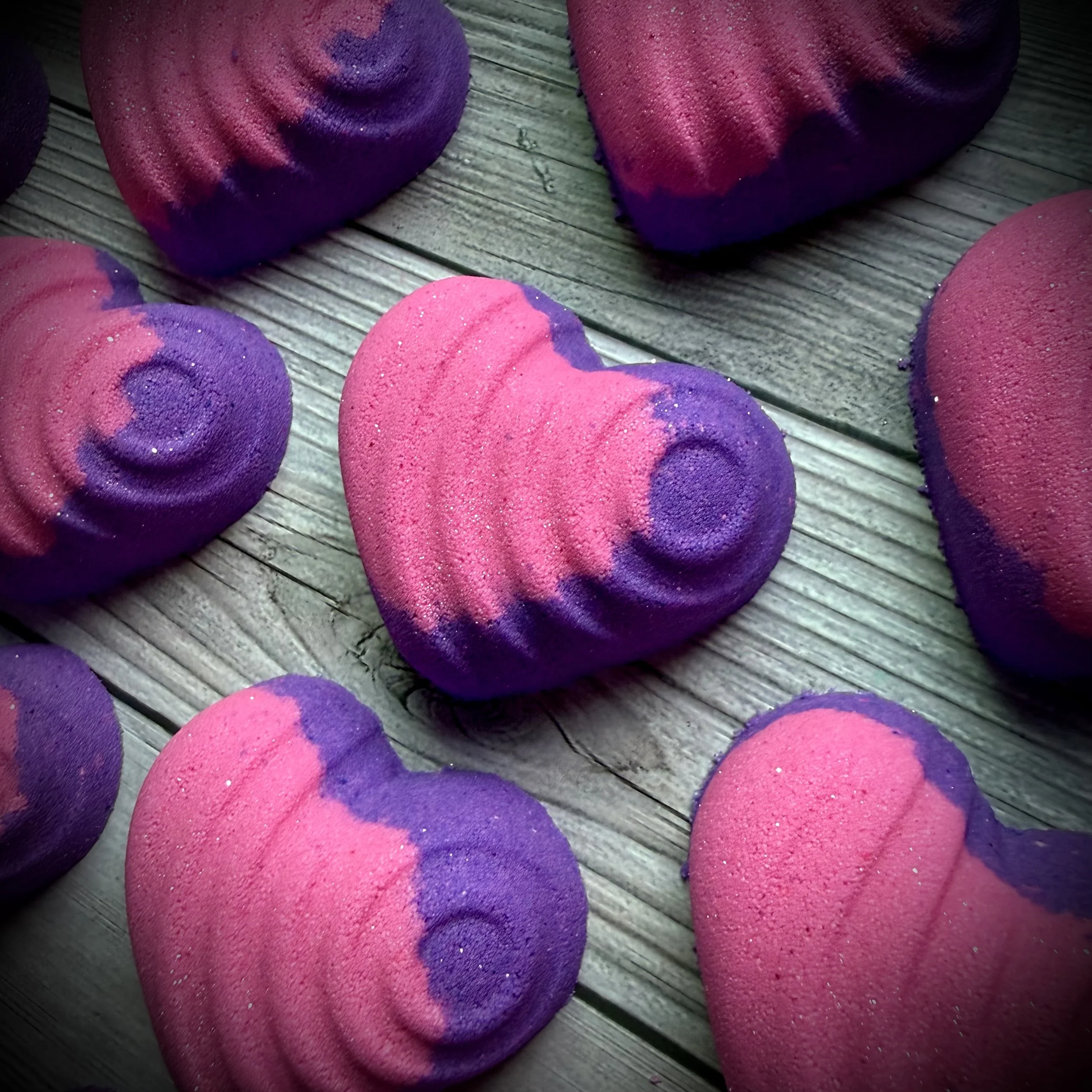 Mom Hugs Bath Bomb - Blackberry, Magnolia, Vanilla