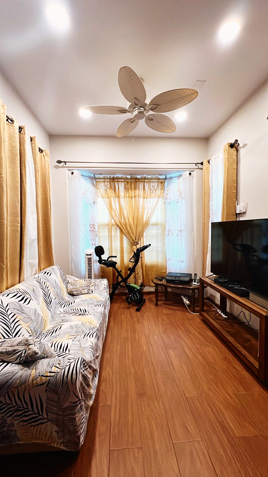 Living Room.jpg