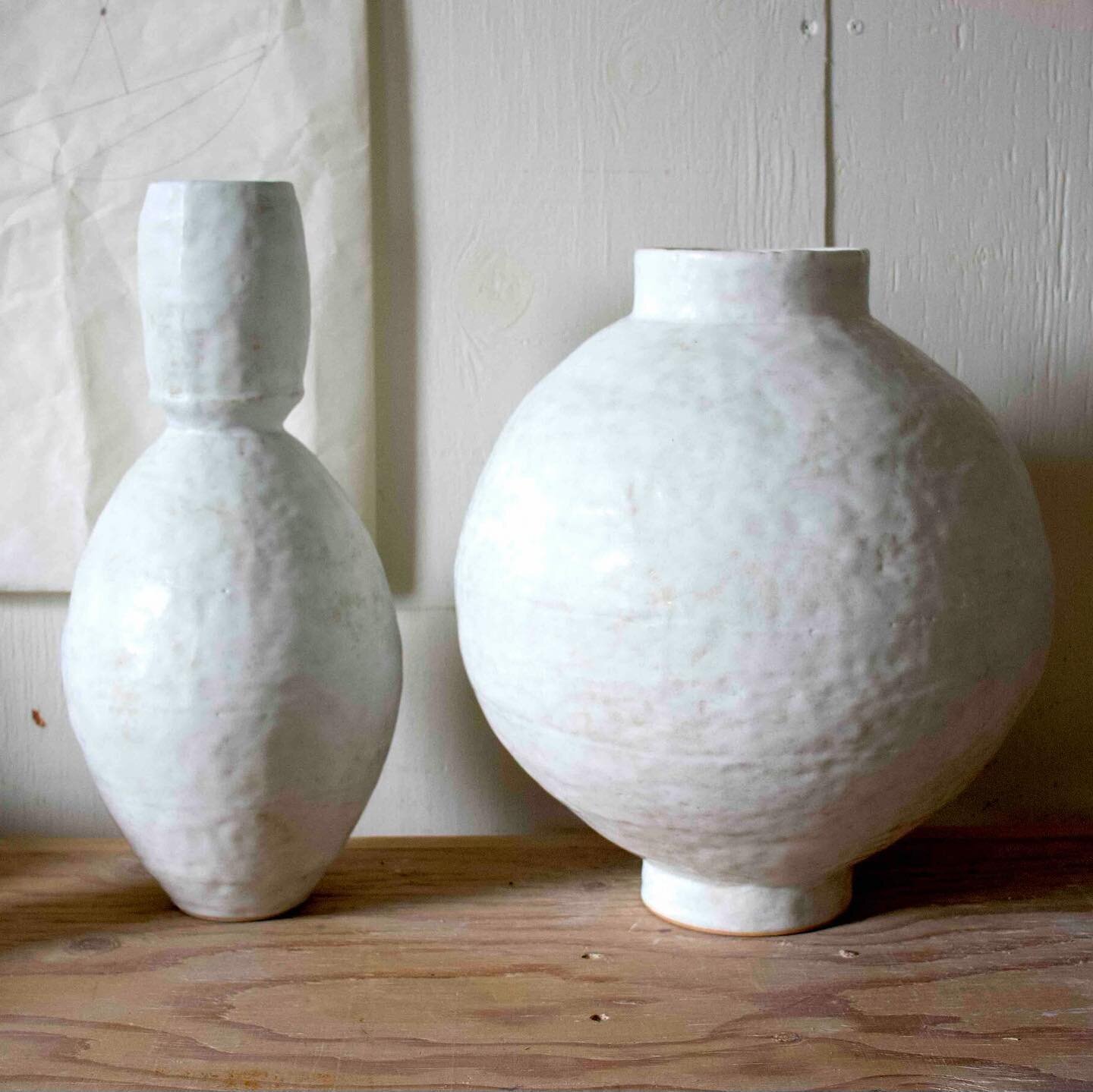 🎉Just listed!⁣
Handbuilt Flower Vases ⁣
One Day Workshop⁣
⁣
Come explore handbuilt flower vases with Tom Doyle and Jeremiah Ibarra! Learn a variety of handbuilding techniques in this four hour long workshop. Tom and Jeremiah will teach you how to de