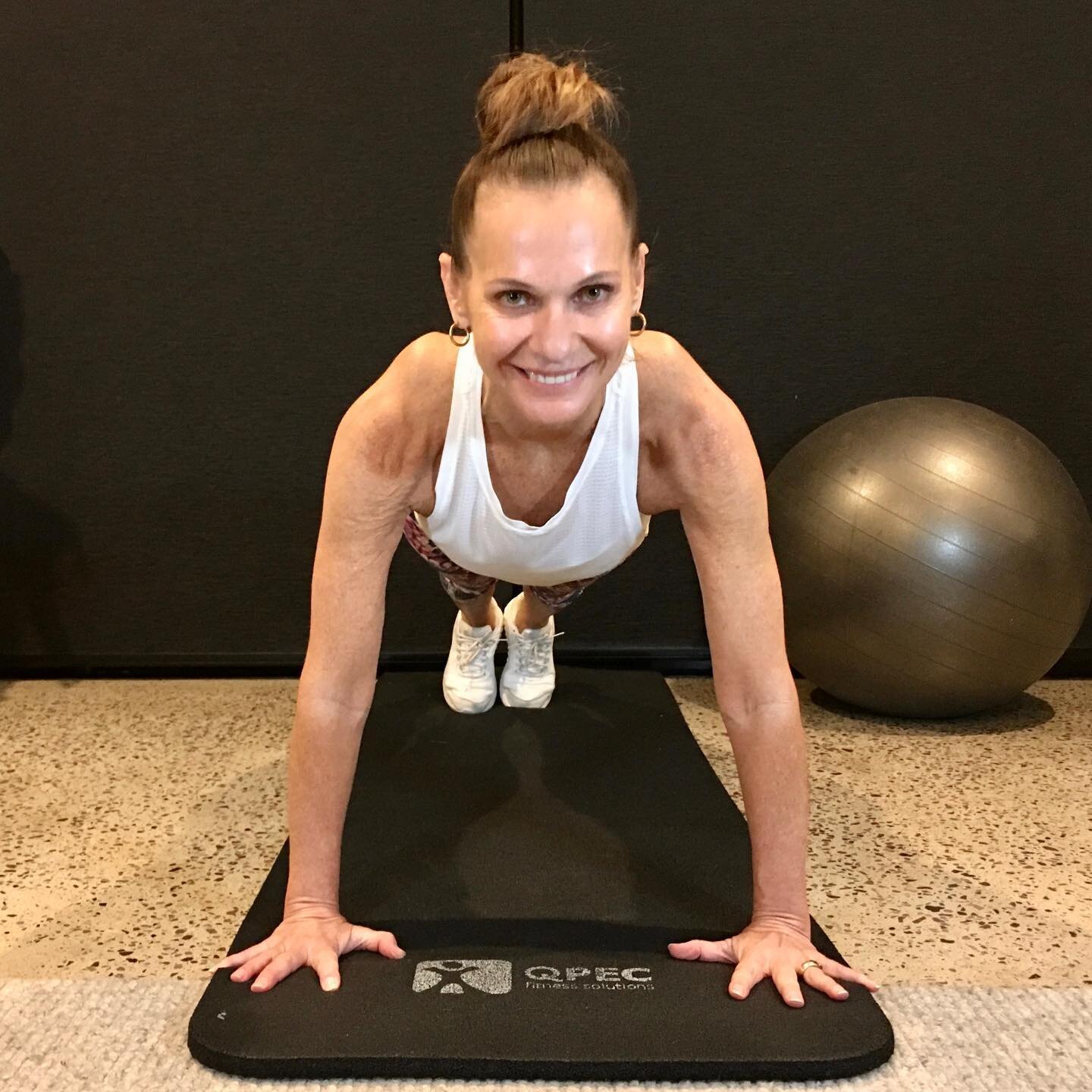How are your press ups going? 
.
.
.
.
.
#bernpilates #noosasprings #augustchallenge #pressups #30daybodytonechallenge #30bodychallenge #getsummerbodyready #noosa #noosapilates #pilates #pilatesinstructor #lovepilates