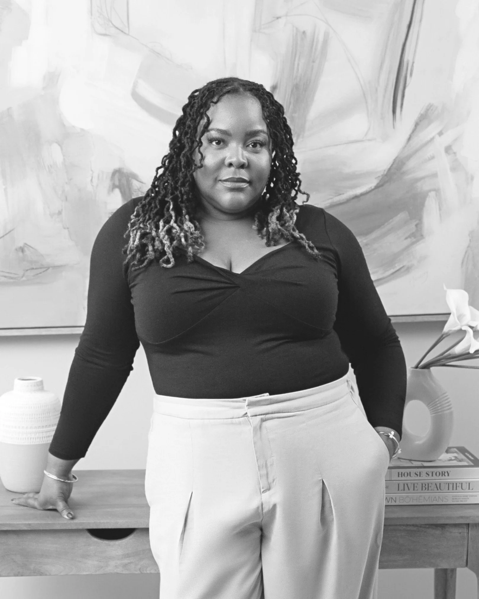 Meet Jazmyn.
Interior Designer. Editor-of-color. The one you call when your space has good bones but ZERO personality. I design homes that feel intentional, layered, and unapologetically YOU. Not trends for the sake of trends. Not beige for the sake 