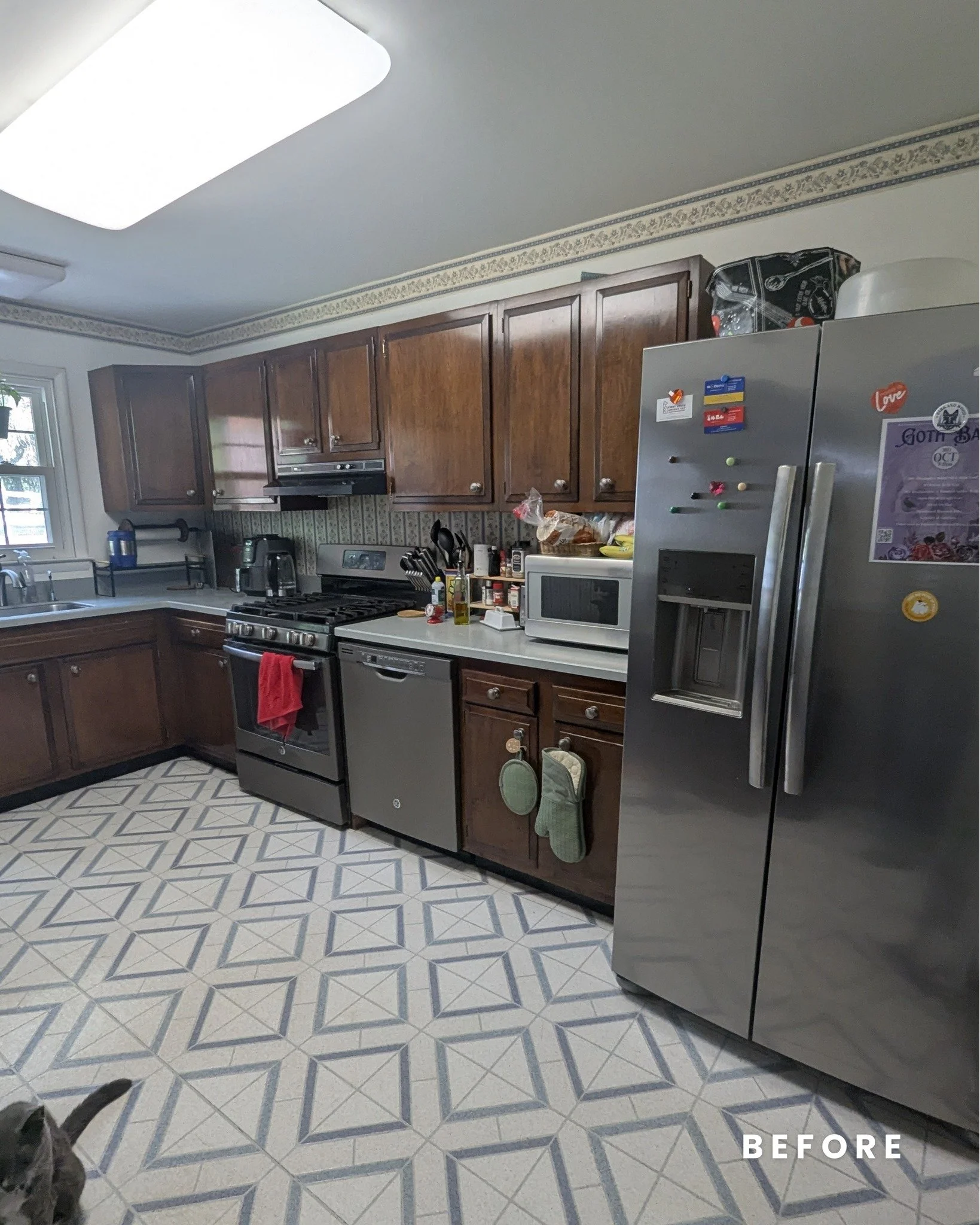 Meh🫩 becomes GASP!😍
This kitchen said goodbye to dark, dated 70's vibes and hello to color, pattern, and a little bit of playful chaos (the good kind). We leaned all the way into our client&rsquo;s whimsical personality, designing a space that feel