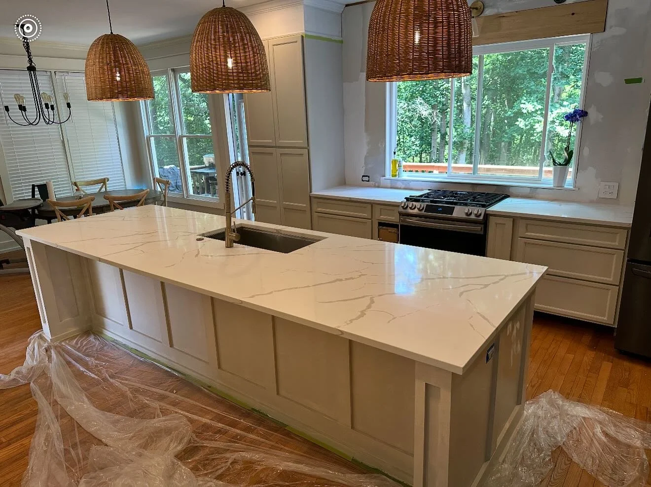 The kitchen of your dreams starts here. This oversized island makes a statement while giving your family room to gather, cook, and connect. Serving Cumming, Alpharetta, Milton, and all of North Georgia with countertops designed to impress.
#CummingGA