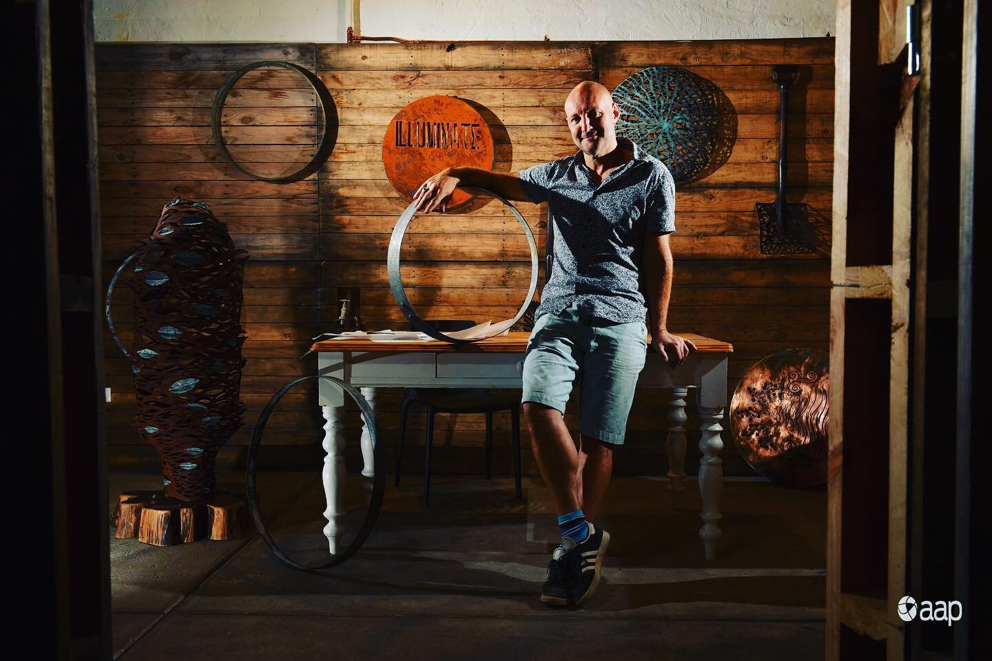 Artist takes work on Tour - Warren Pickering&rsquo;s latest creation has been seen on TV&rsquo;s all over the world. The TDU stage 6 winner, Matthew Holmes took his metal sculpture home last Sunday. The trophy can be glimpsed in the bottom right of t