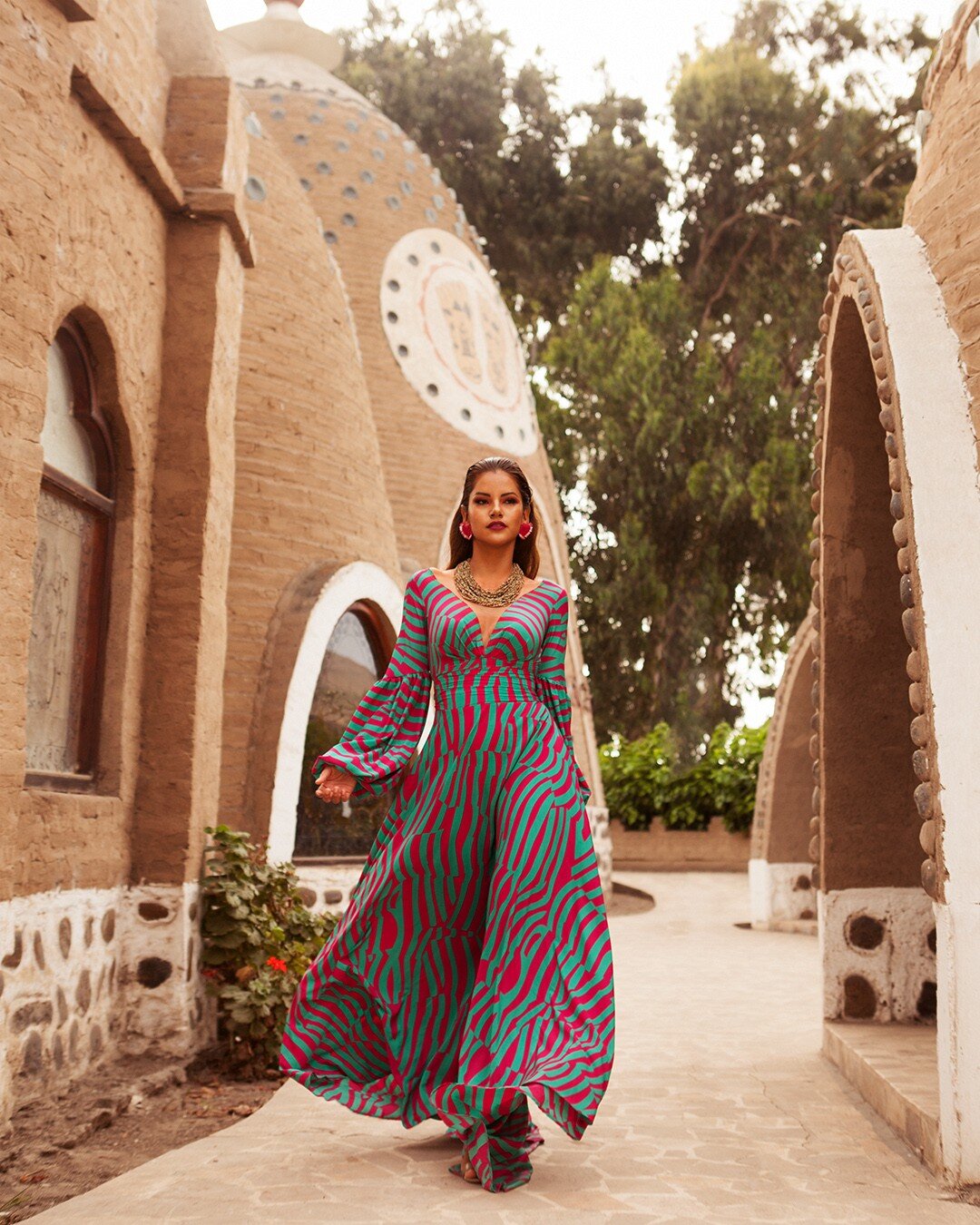 * T R U L Y  D I V A *⁠
.⁠
@revistaempresasyeventos⁠
Fotograf&iacute;a: @jorgegfoto⁠
Modelo: @prissilahoward
Dise&ntilde;ador: @atelierbettogomezballon⁠
Productora: @blamymoran⁠
Styling:  @erickvstyle⁠
Maquillaje: @mercedesastorimamakeup⁠
Peinado: @r