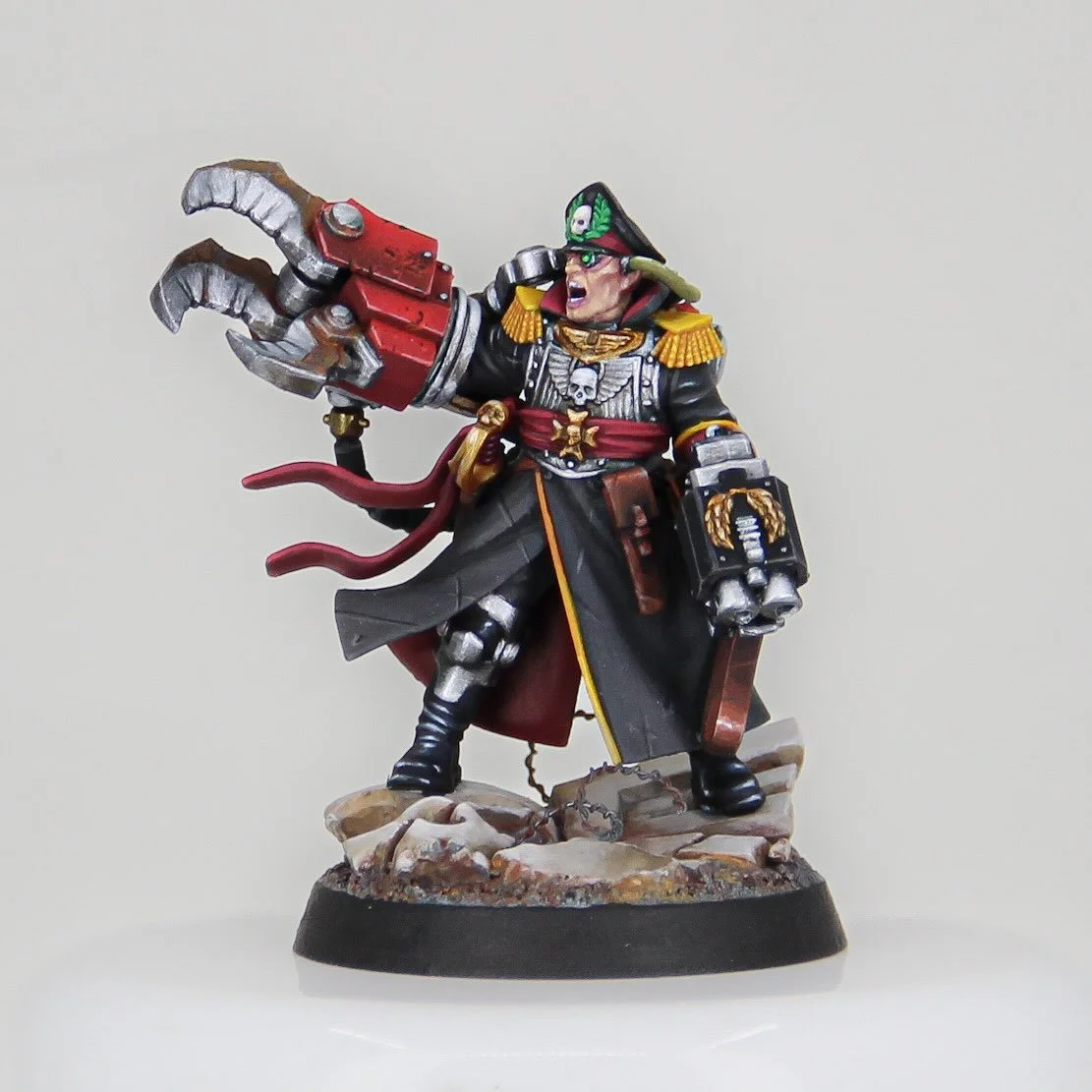 Commissar Yarrick 💀
Leader of the Steel Legion and just an all round bad ass!
This lad was one of my absolute favourites as a kid, and the updated sculpt was just a treat to paint.

I was too lazy to shoot for NMM, despite the figure deserving it, b
