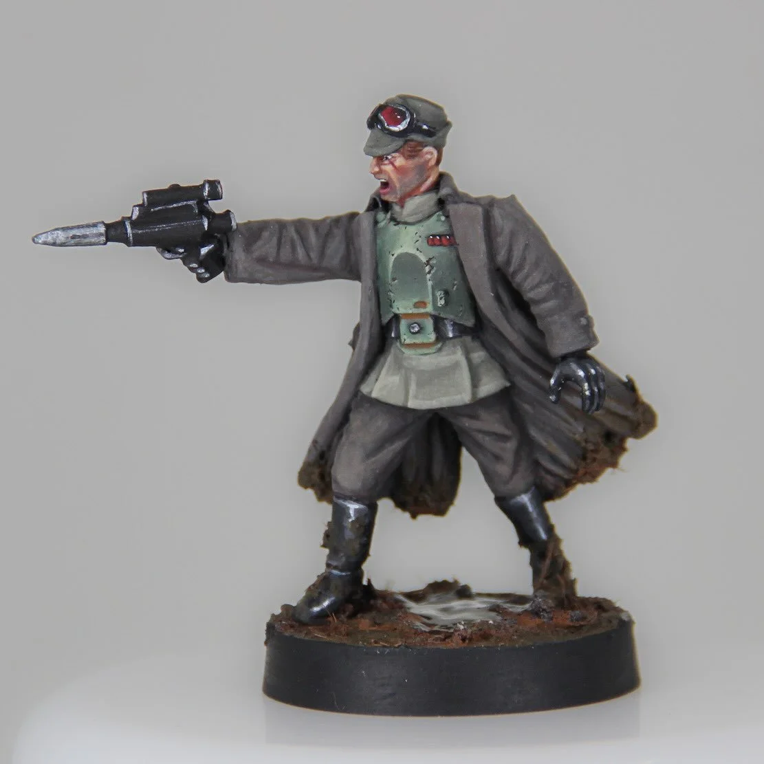 Imperial Lieutenant in the trenches 
Another quick repaint of an awesome mini I&rsquo;d done a shocking paint job on about 6 years ago (last slide).
Love this sculpt and think I&rsquo;ve got the Mimban scheme nailed and ready for the next release!

#