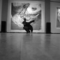 Artist with 'Pendulum' 2007.jpg