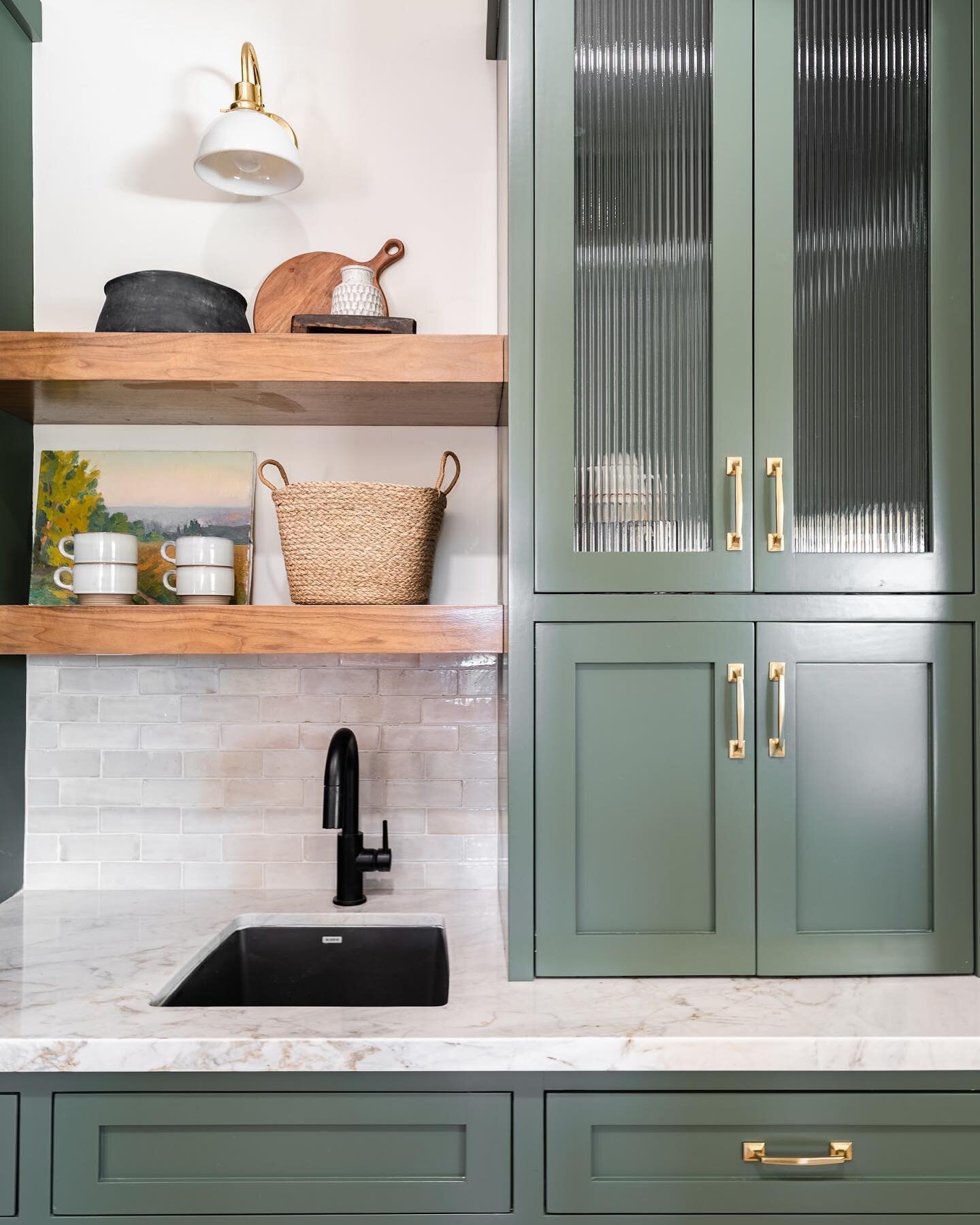 Kitchens with Beverage Centers are so functional! A special hidden coffee station with a bar sink is the perfect little area to make that morning cup of joy. We love the green cabinets with slide in doors and that rippled glass feature. 

Design: @wi