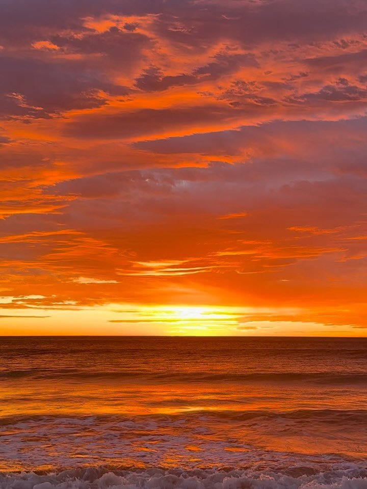 | I LOVE WOMAN + HIKING |

Can confirm, the best way to get inspired and rejuvenate the soul is friendship, nature, sunsets, sunrises, belly cackles, fires, stories and a whole lotta love 🌸🥰