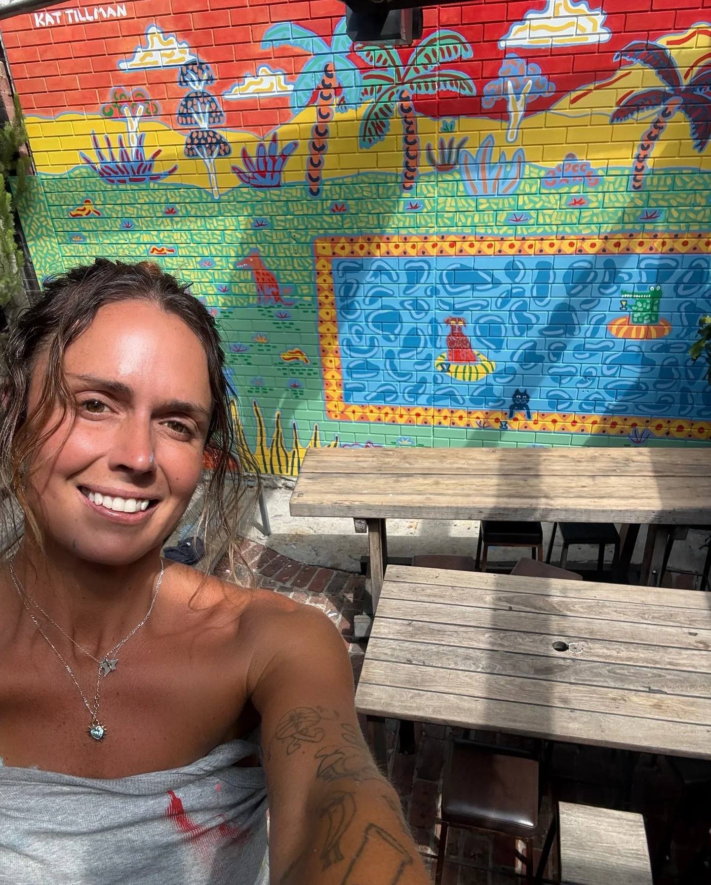 RELAXO AT ROCHEY |

I&rsquo;ve been coming to @therochey pub for years so when I was approached to paint the beer garden back wall I was very excited! Needless to say the sun will always be shining at the riches. The perfect backdrop to a game of poo