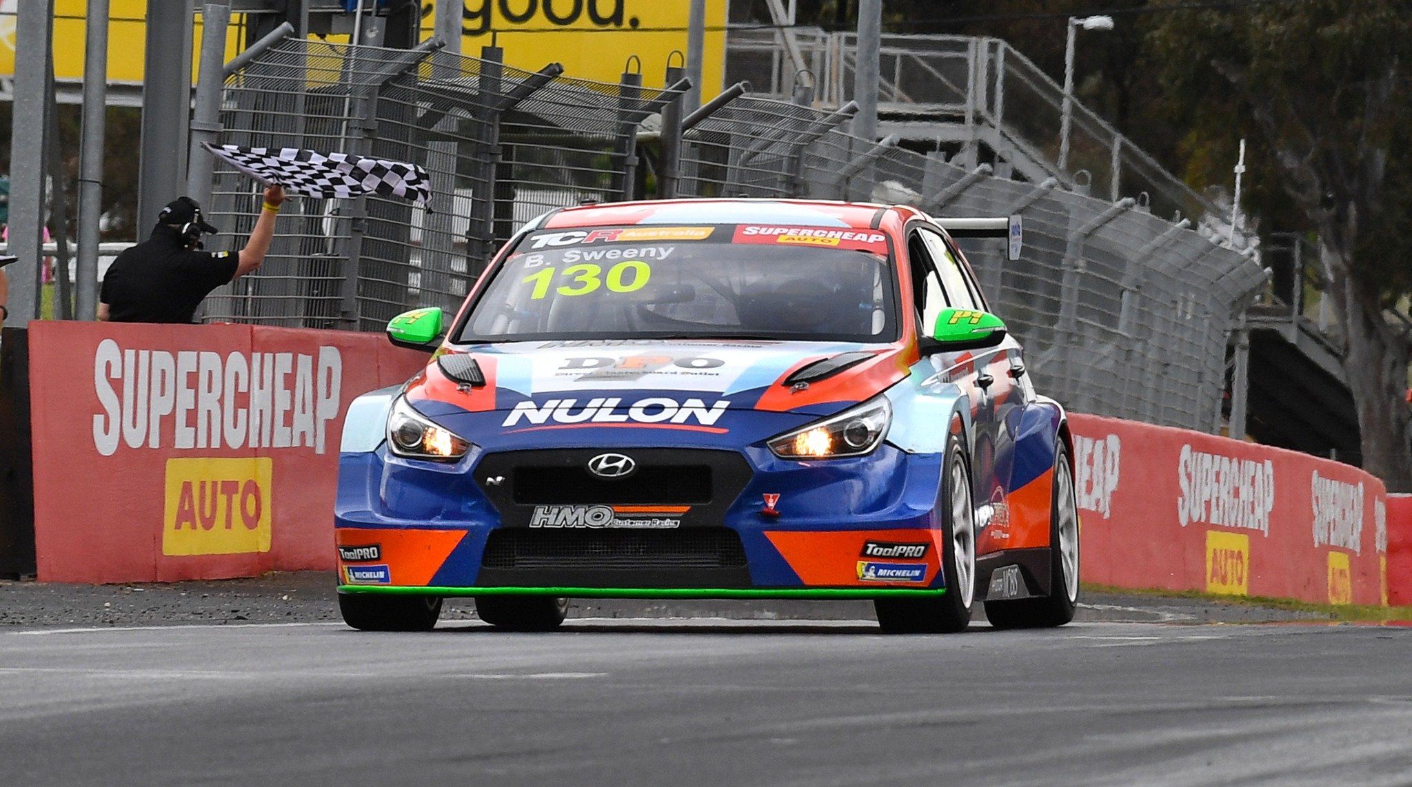 BAILEY WINS AT BATHURST