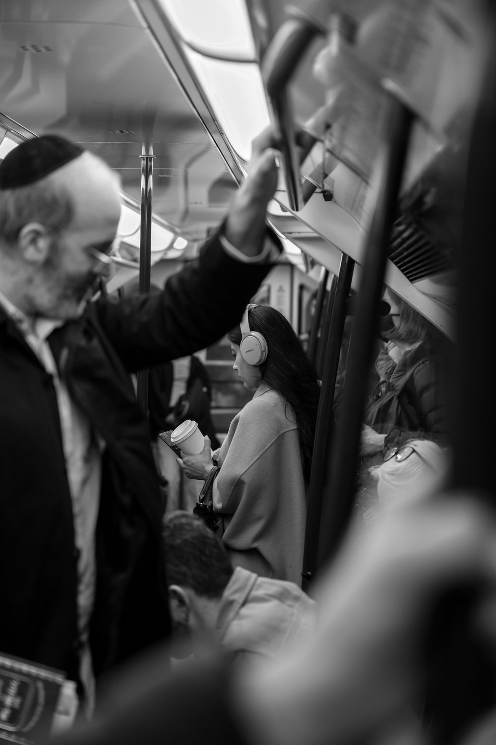 Fotos aus der Londoner U-Bahn Tube zeigen das Leben der Engländer hautnah (3)
