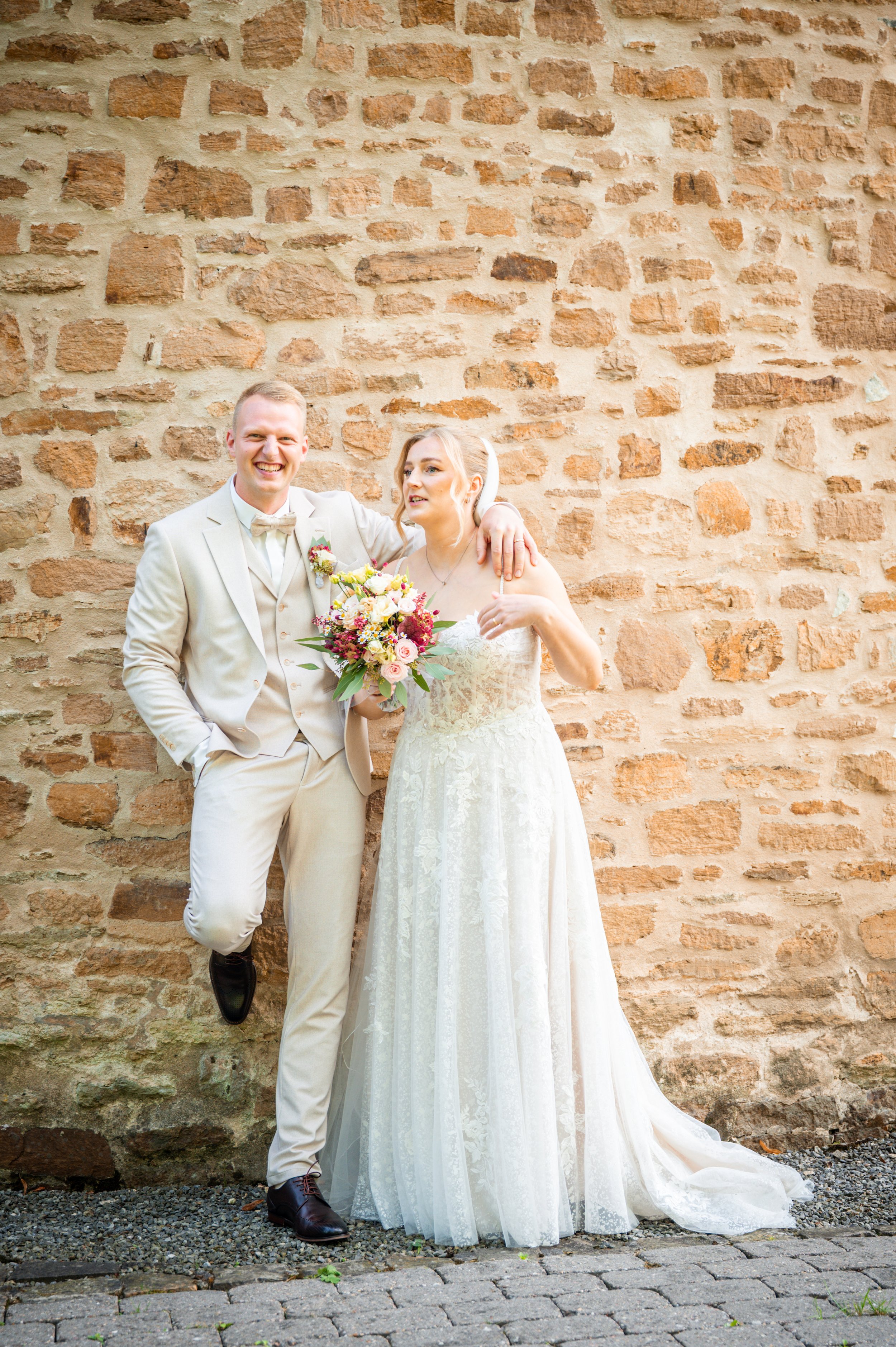 Brautpaar beim After Wedding Shoot an besonderer Location