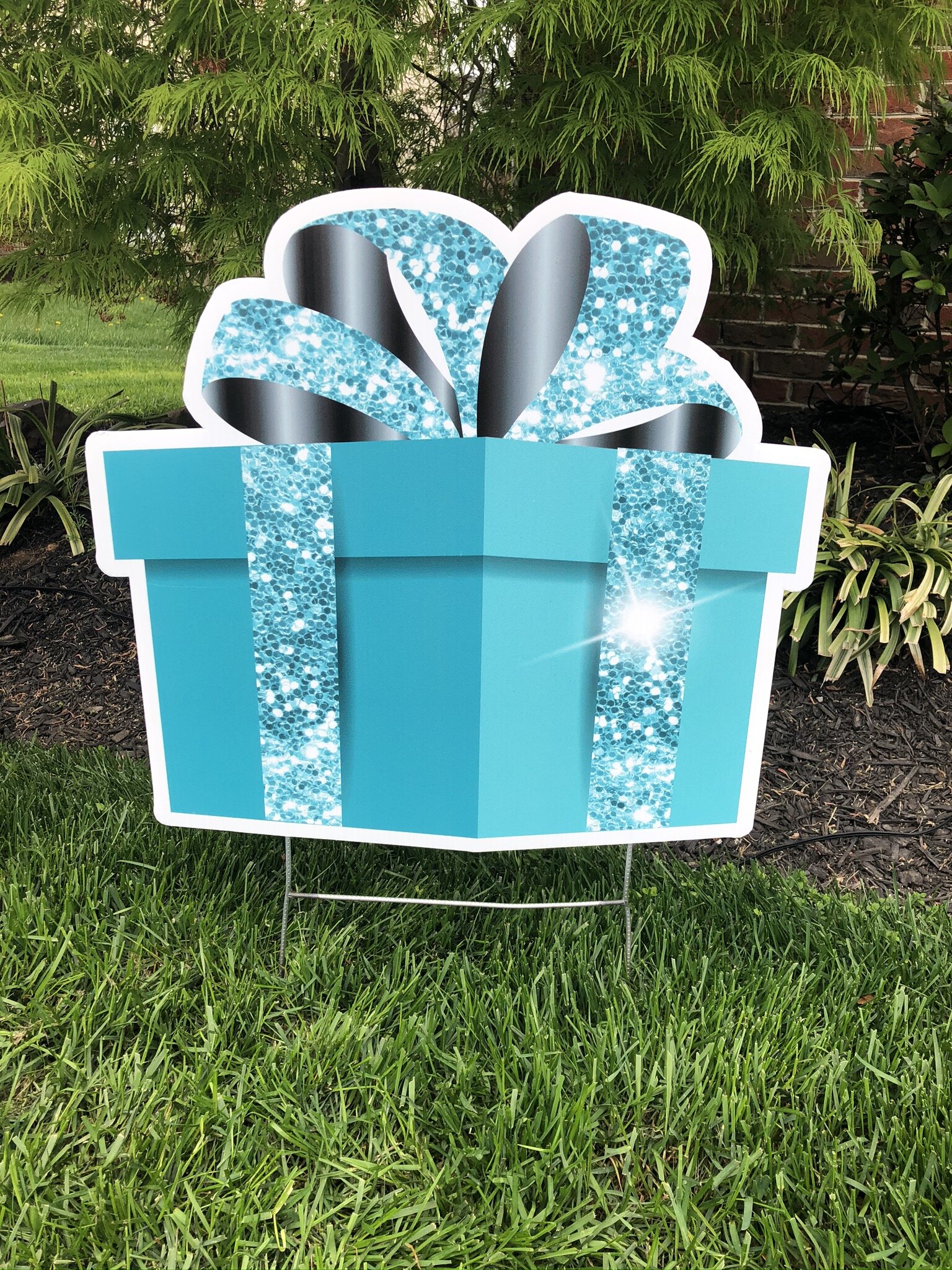 Teal sparkle present