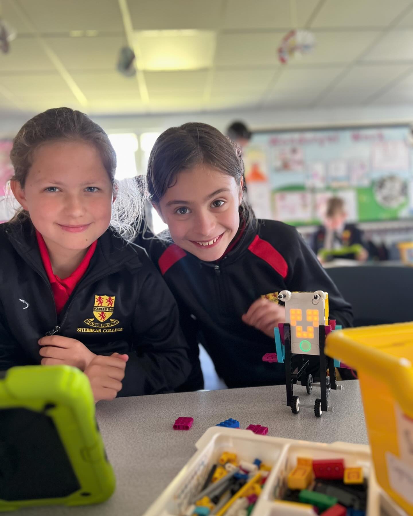 Great to be back in the classroom @shebbearcollege yesterday with a full day of @legoeducation fun! 

We worked on the concept of Input and Output with our youngest pupils; looked at the elements of habitats and created amazing Giraffes (as a science