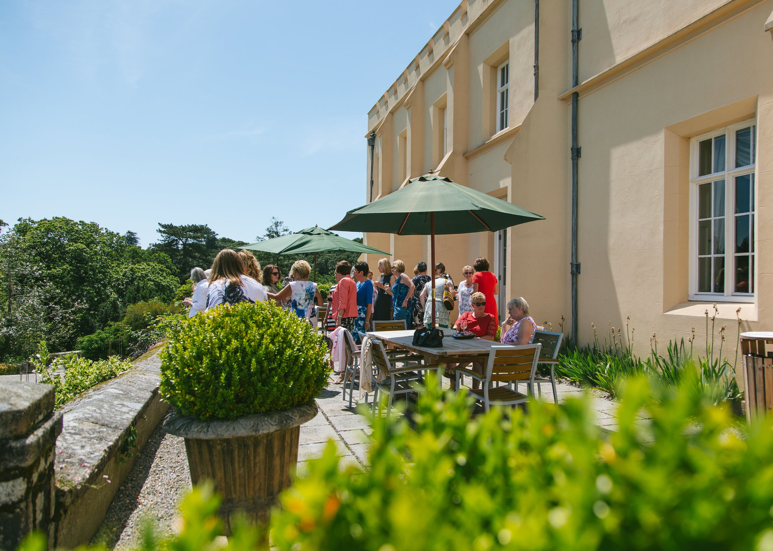 Group lunches at Pentillie Castle by Charlotte Dart Photography.jpg