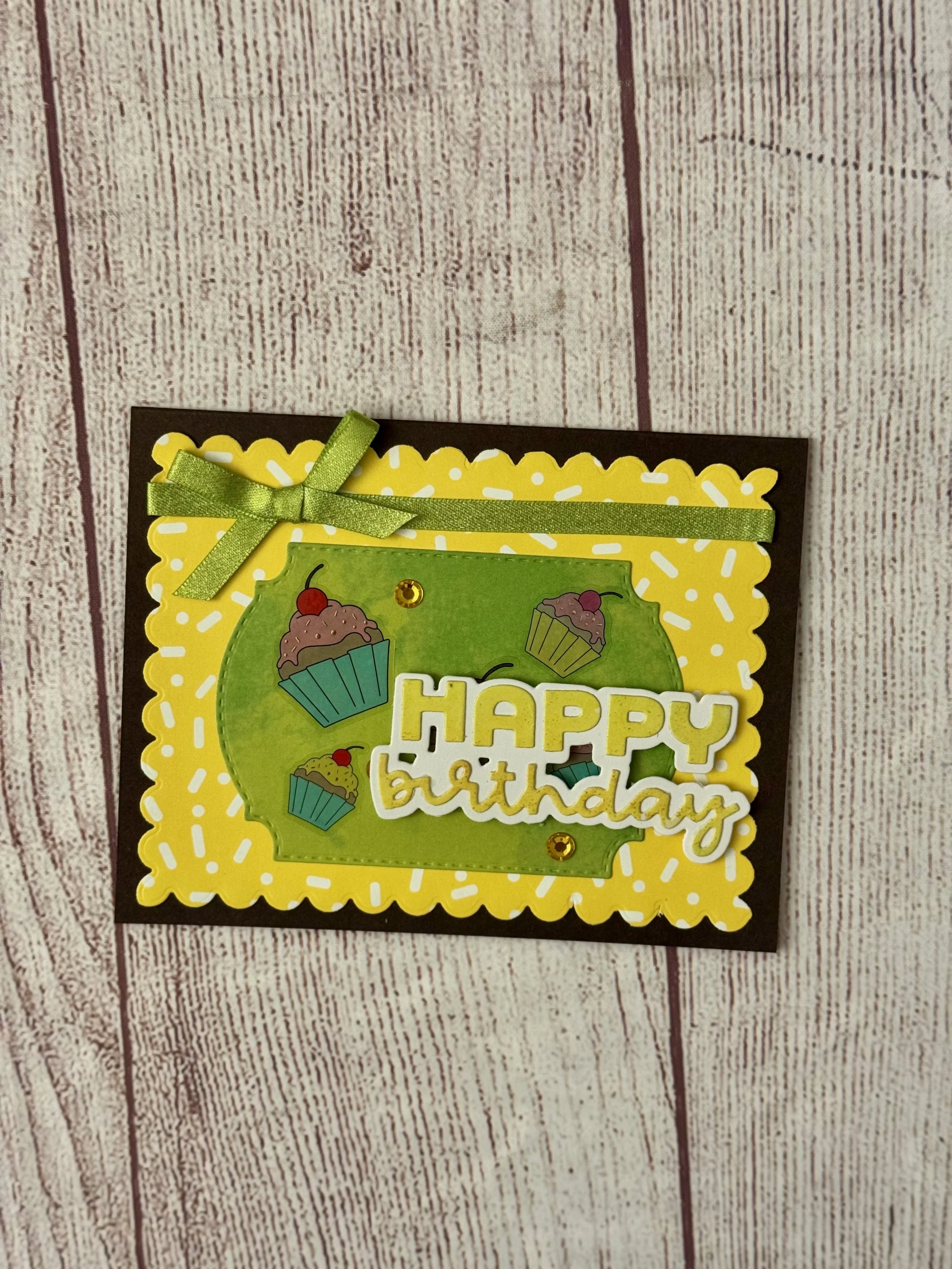 Happy Birthday - cupcake yellow lime