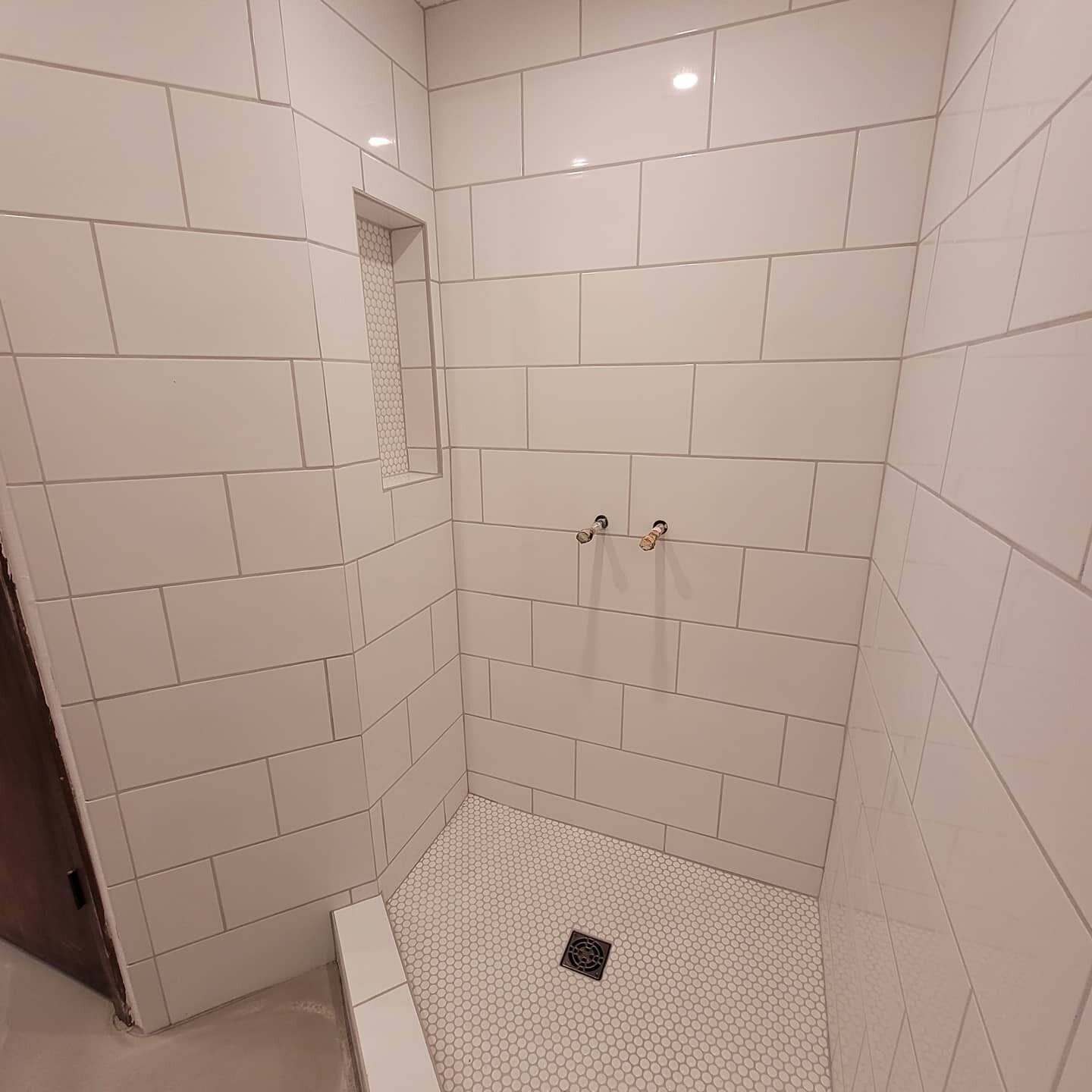 This week's cubicle
Turning the dark basement showerroom into a bright, clean, classic. White always wears well! Spacers galore! Getting good practice at custom shower pans!

#grateful #subwaytile #pennytile #showertile #bathroomtile #fildi #customsh