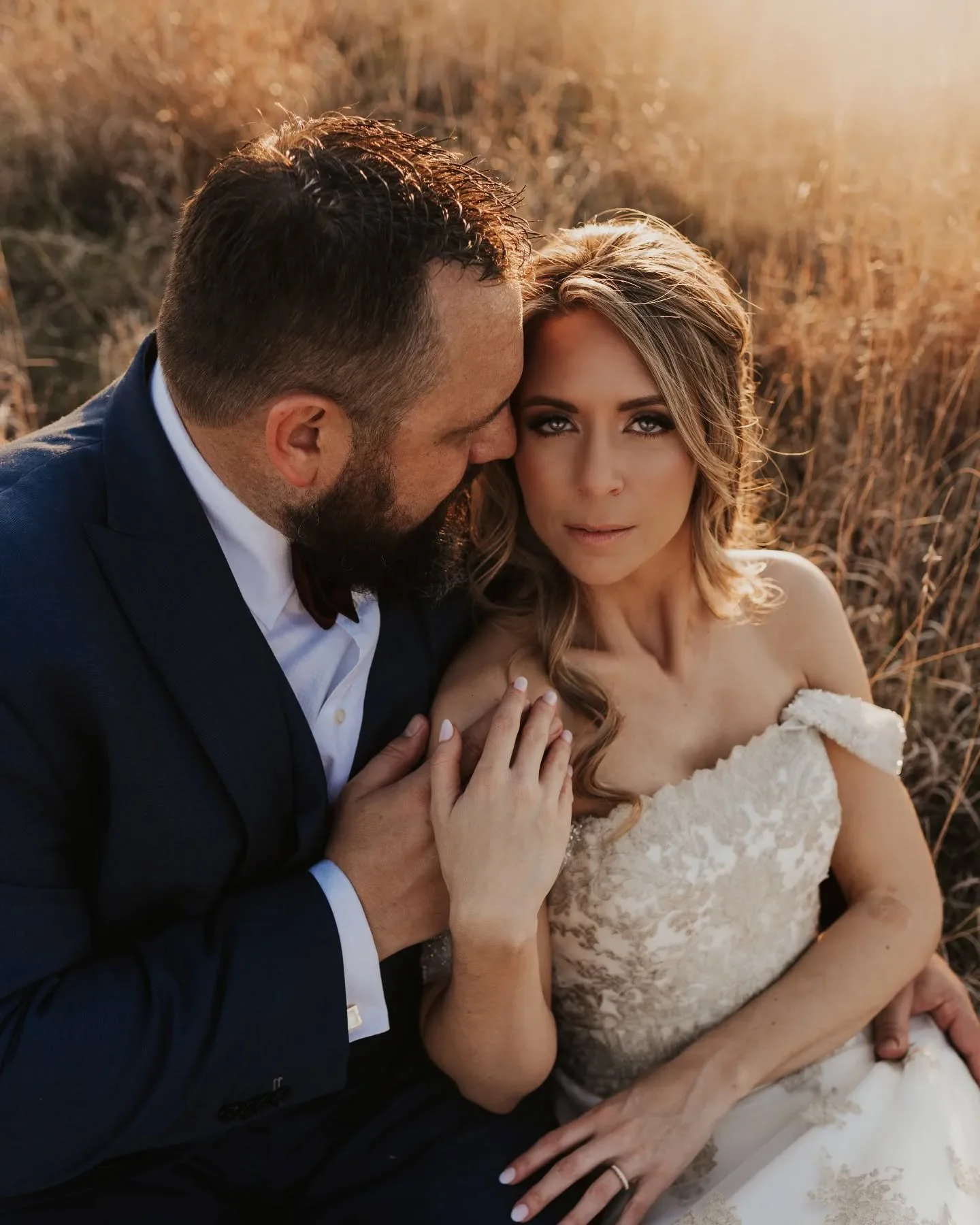 I mean 😍😍😍 Gorgeous!!! Thank you Casey for choosing me to be a part of your special day! Congratulations to you both! 

📷 @brunakitchenphotography 

#lashesalamode
#planolashes #planolashesextensions #dallaslashes #dfwlashes #dfwbeauty #weddingla