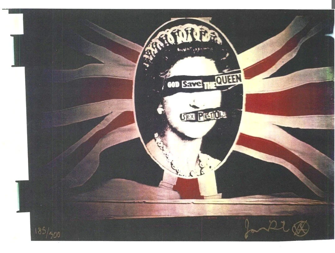 Closer view of the main image Queen on flag