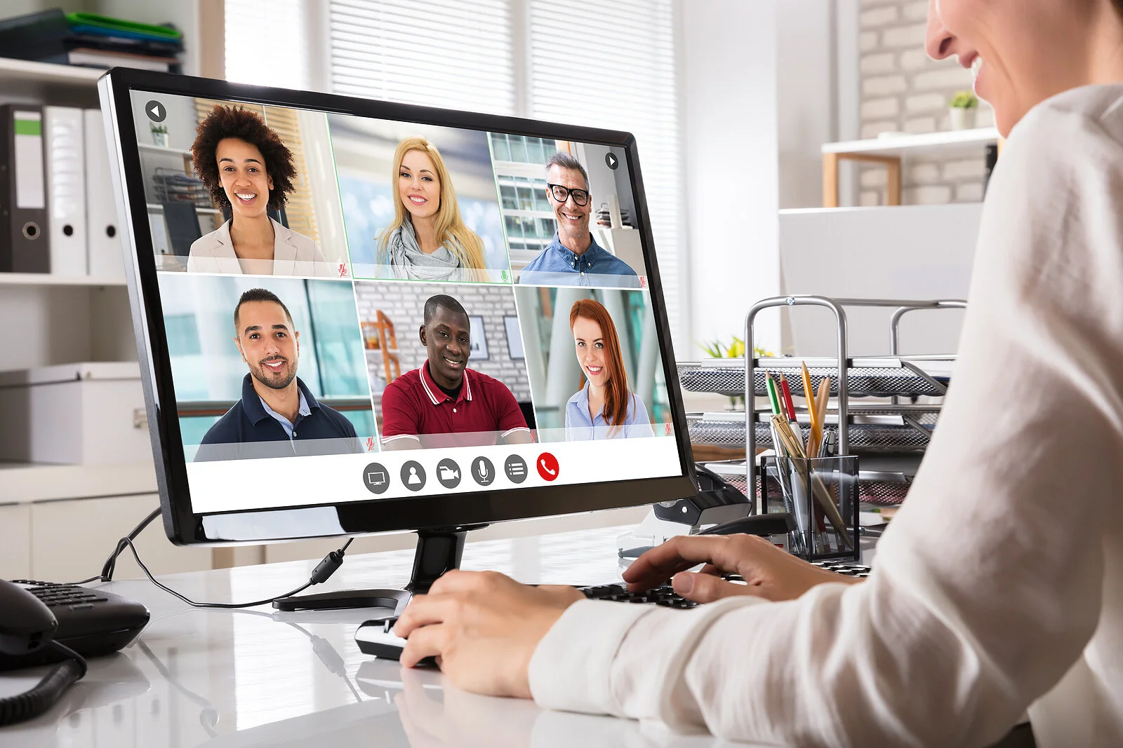 Therapist joins other clinicians for a couples therapist mastermind group hosted by the Confident Couples Therapist and therapist mentors Nancy Ryan and Dana McNeil to help clinicians become a successful couples therapist.