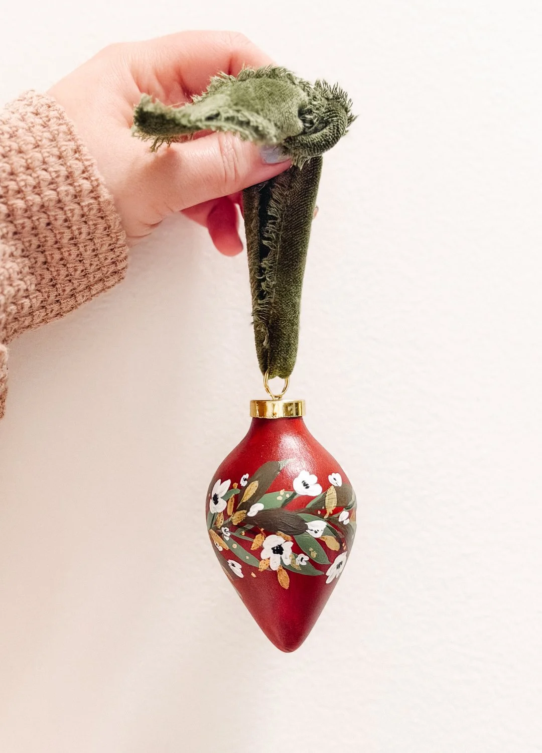 hand-painted-ornament-2025-2-5.jpg