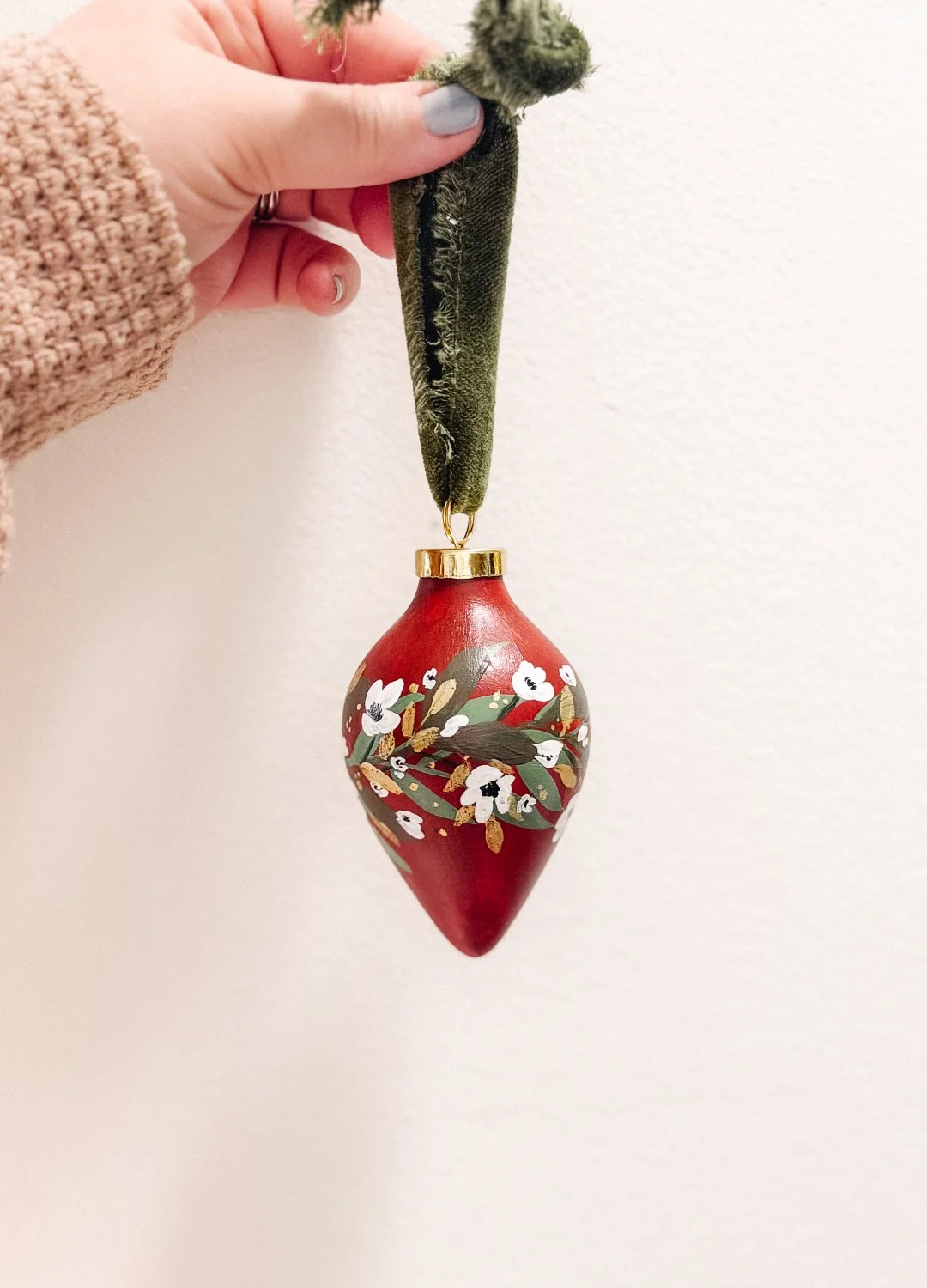 hand-painted-ornament-2025-2-4.jpg