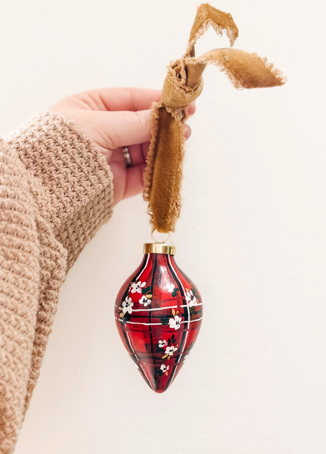 hand-painted-ornament-2025-6-3.jpg