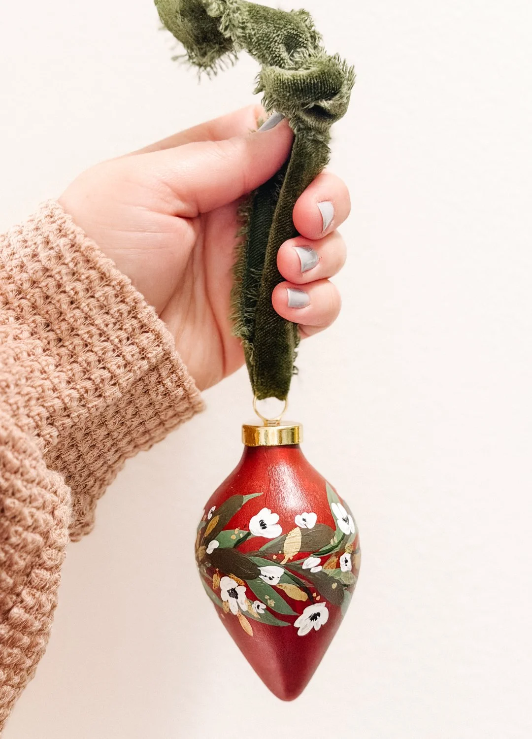 hand-painted-ornament-2025-2-2.jpg