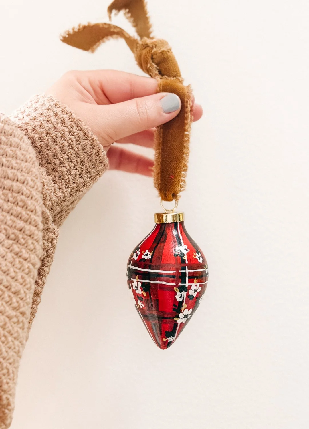 hand-painted-ornament-2025-6-4.jpg