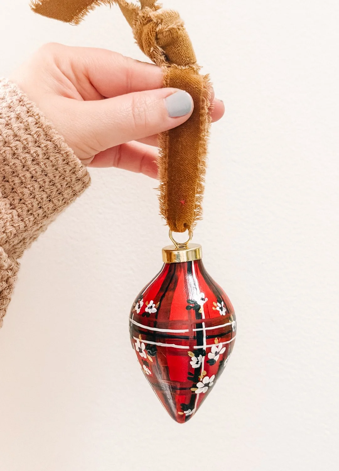 hand-painted-ornament-2025-6-1.jpg