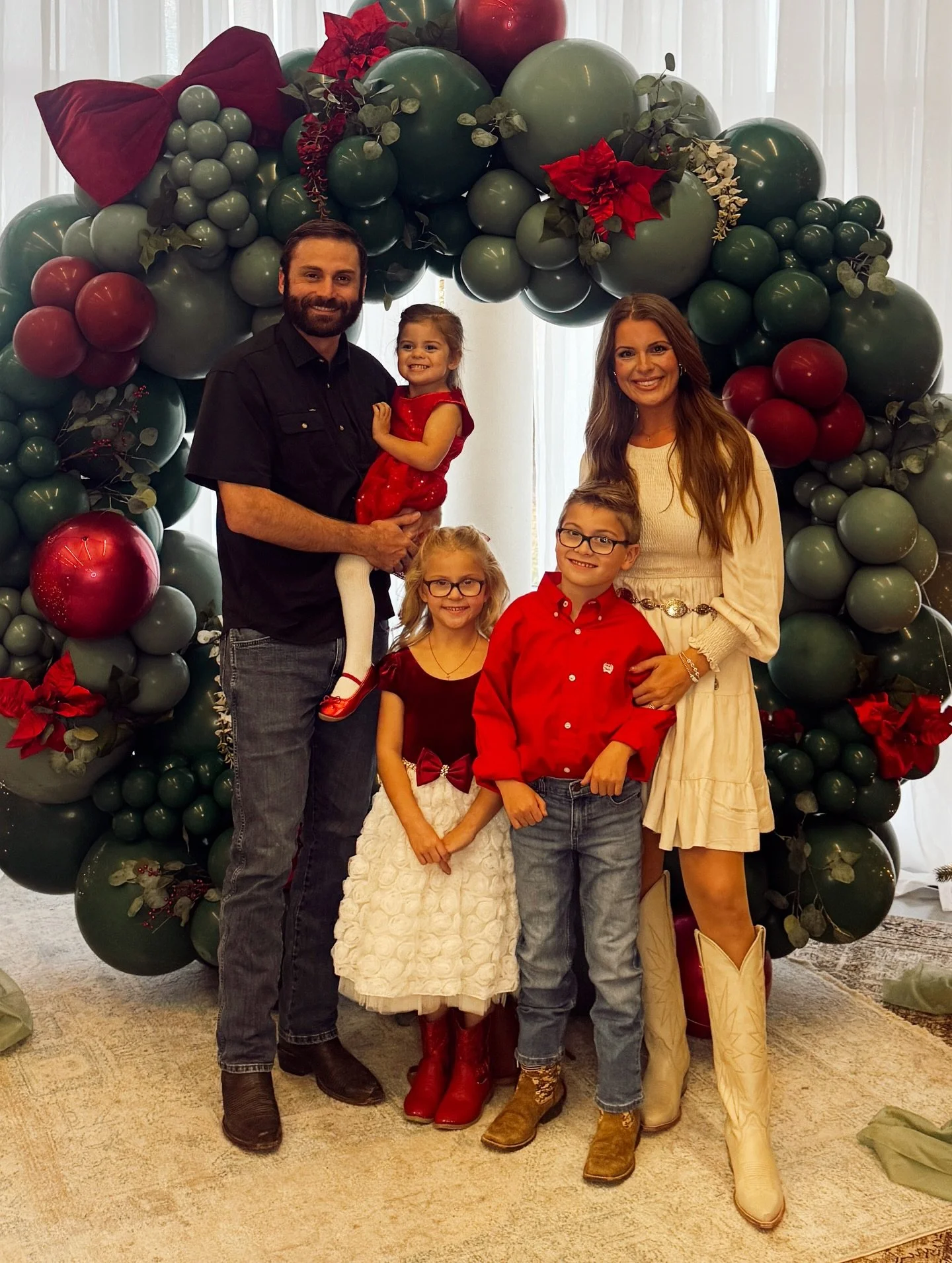 Beautiful Christmas Eve service 🕯️ &ldquo;May the God of hope fill you with all joy and peace in believing, so that by the power of the Holy Spirit you may abound in hope.&rdquo; ~ Romans 15:13
-
@prestontrail