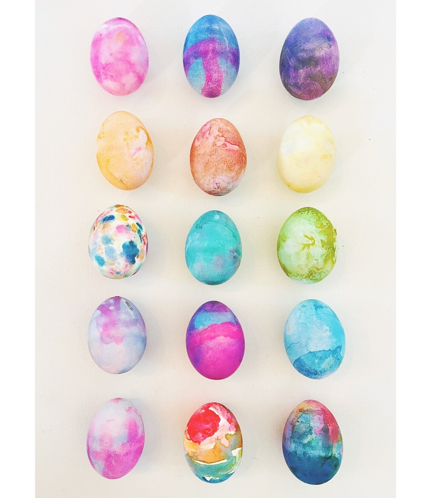 My girls&rsquo; tie dye eggstravaganza 🥚 

#eastereggs #dyingeggs #tiedye #mameydesign