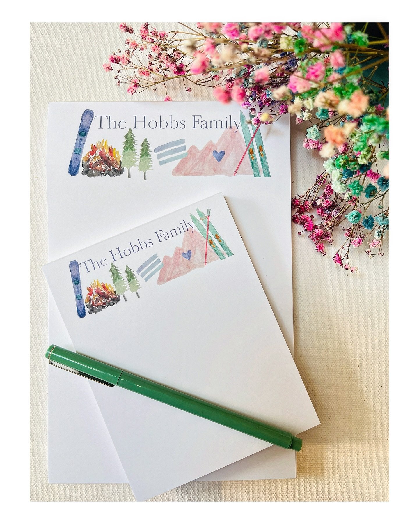 Custom notepad set for the ski town hosts 🎿 

#gifting #hostessgift #customwatercolor #notepad #mameydesign