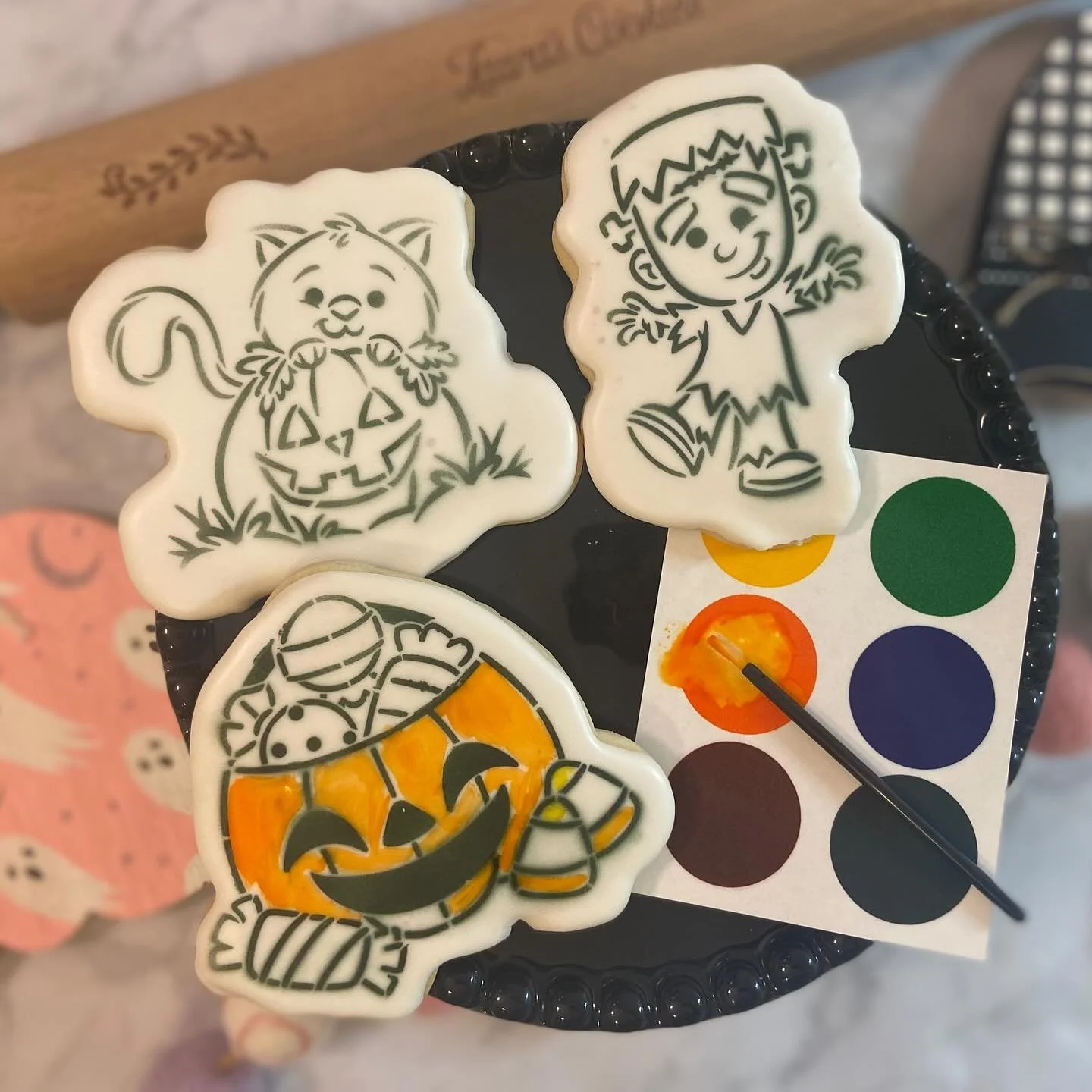 Paint your own cookies! Super fun for kids and adults! These work just like watercolor paints but you get to eat it! Be sure to grab some this weekend at @winooskifarmersmarket !

🗓️October 26th
🕙 10am to 2pm
📍20 Winooski Falls Way, Winooski, VT

