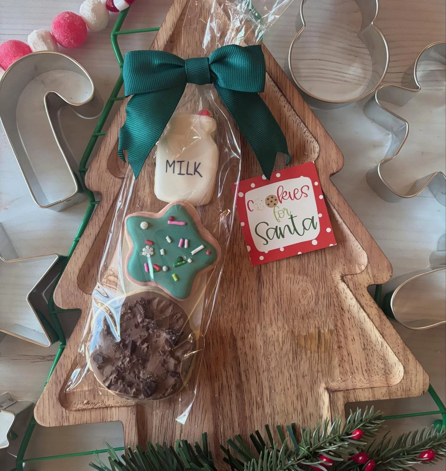 Christmas cookies now available! 

I forgot to added this set to the website last night but it&rsquo;s there now for you to order!

www.laurascookies.com/shop

#burlington #vermont #vermontmade