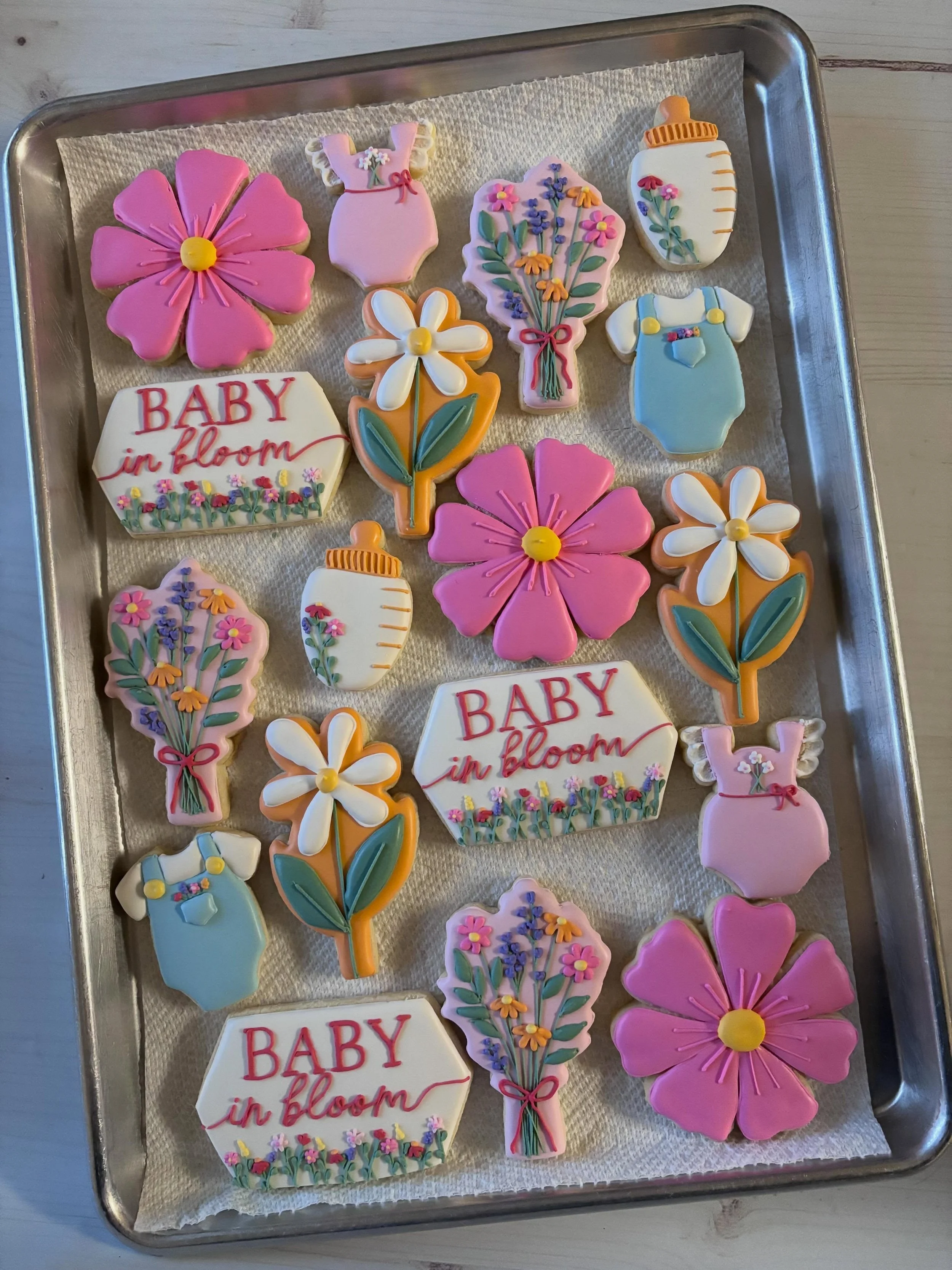 I love to see a set fully come together. The combination of minis (2-3 inch) cookies and standard size (3-4 inch) cookies is becoming my favorite to do. It&rsquo;s also our most popular option right now 😊