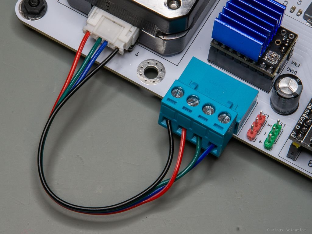 Cable management for the stepper motor