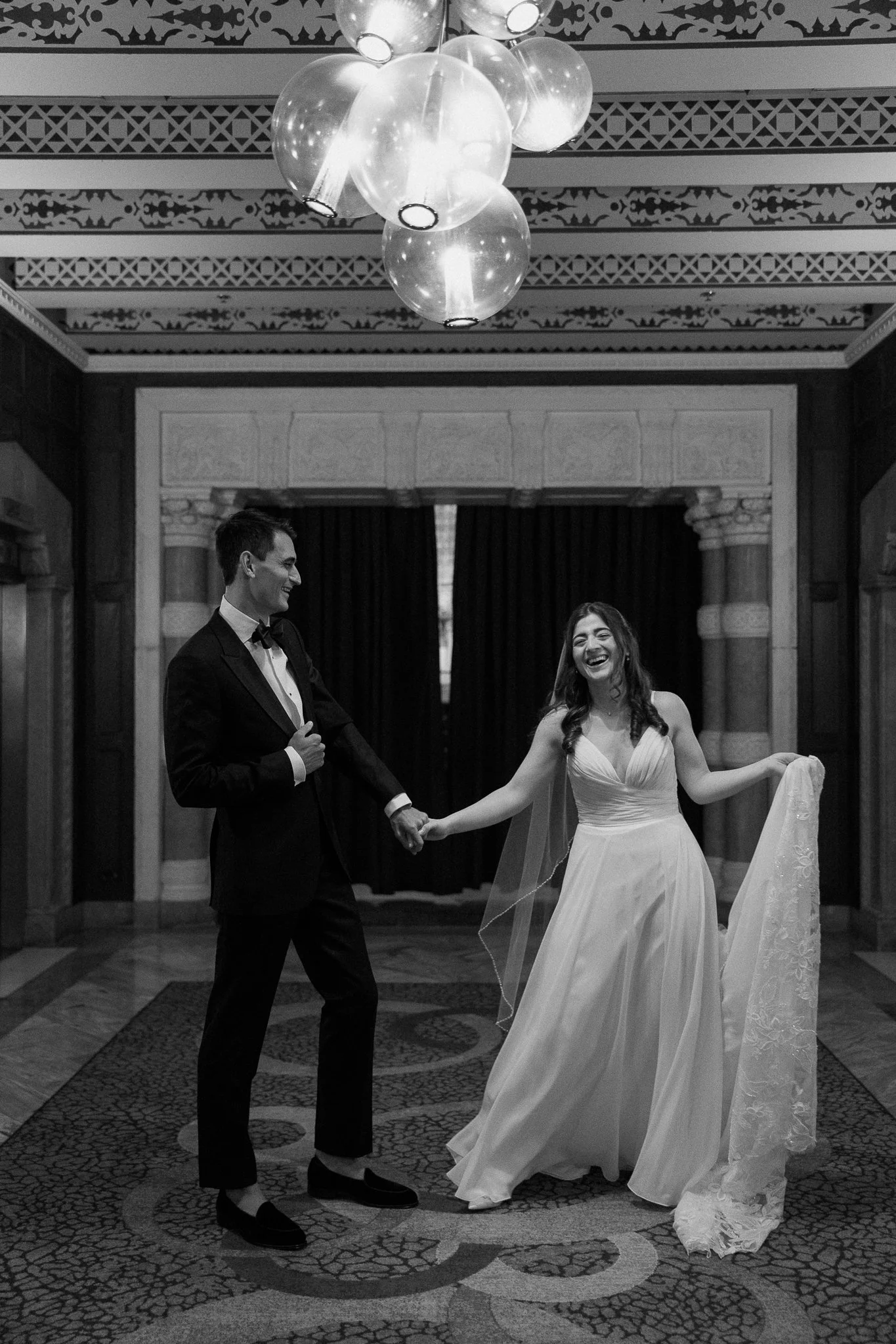 Nichole-Babiez-Photography-chicago-intercontinental-forever-incredible-building-la-storia-luxury-micro-wedding-intimate-ceremony-officiant-2025-30.jpg