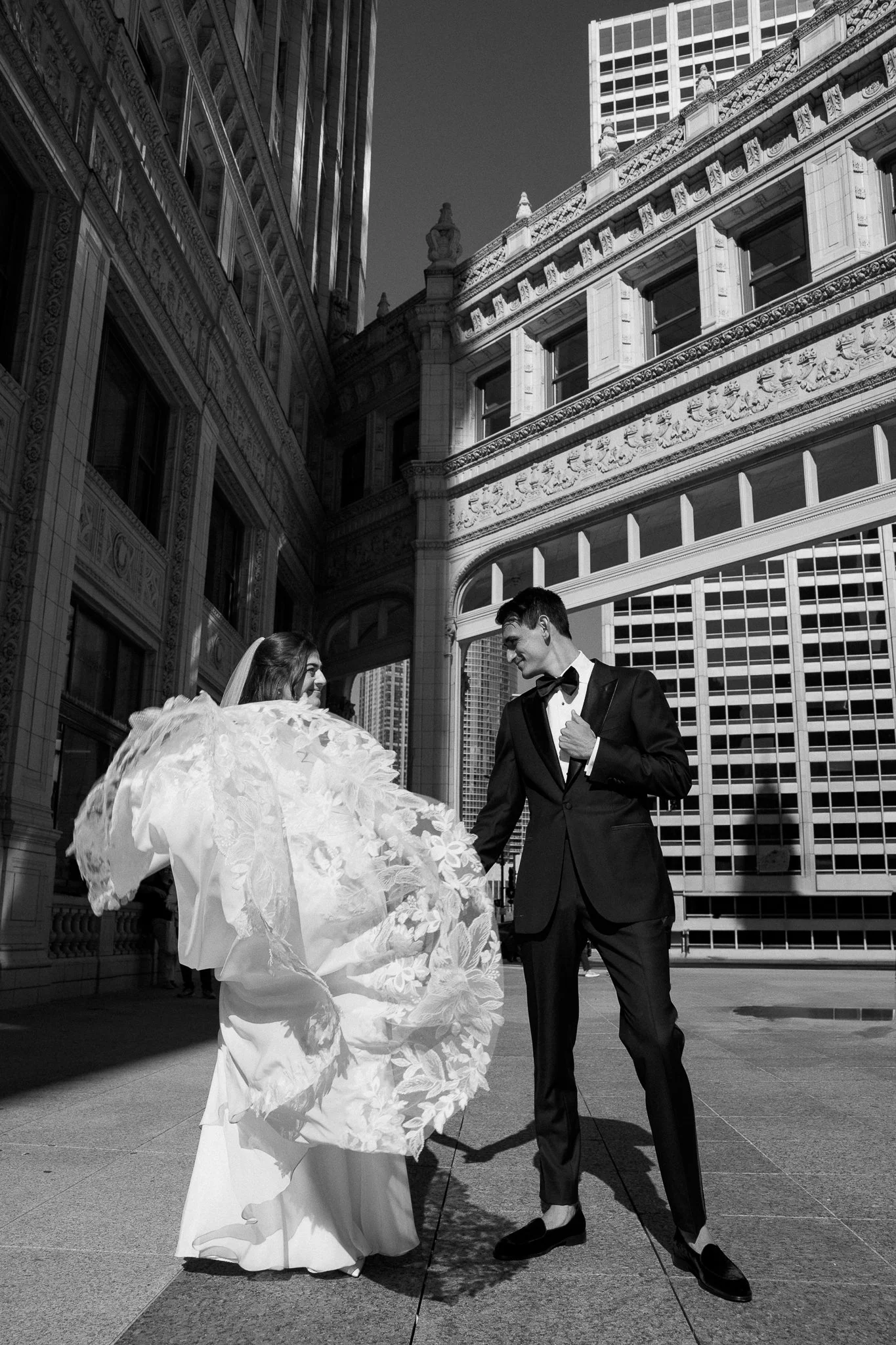 Nichole-Babiez-Photography-chicago-wrigley-building-la-storia-luxury-micro-wedding-forever-incredible-ceremony-officiant-2025-103.jpg
