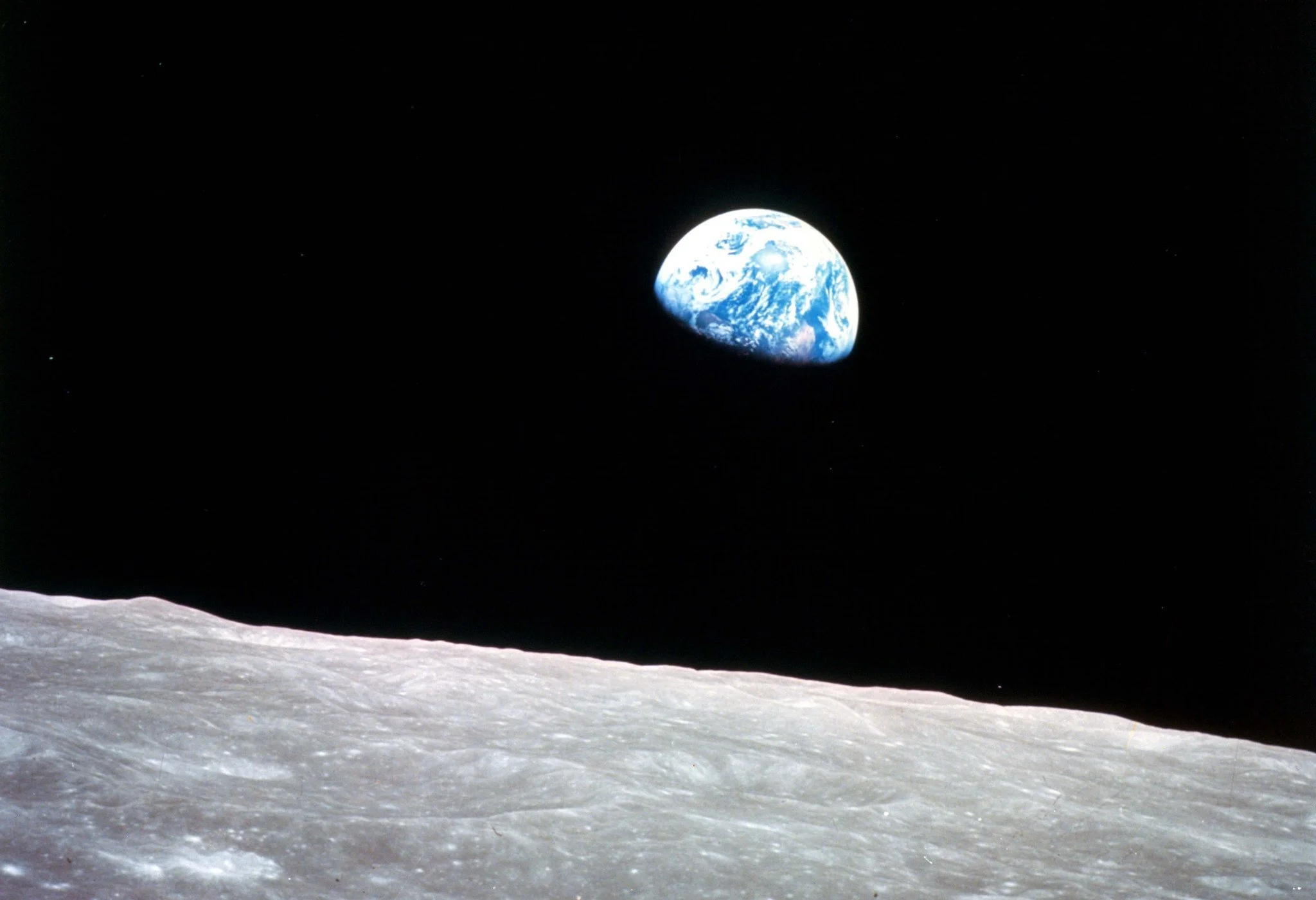 Apollo_208_20Earthrise_18384ff2-bd5c-45b0-9b9c-d176dbce0f20.jpg