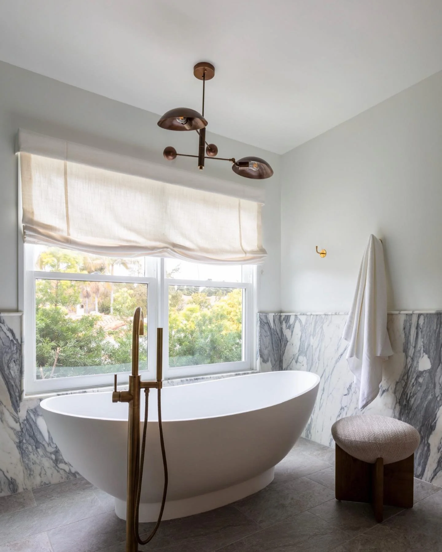 Bathroom at our 23rd Street Santa Monica Project
Design by @interiorenvy and @kosnettdesign  Photography by @stephenbusken