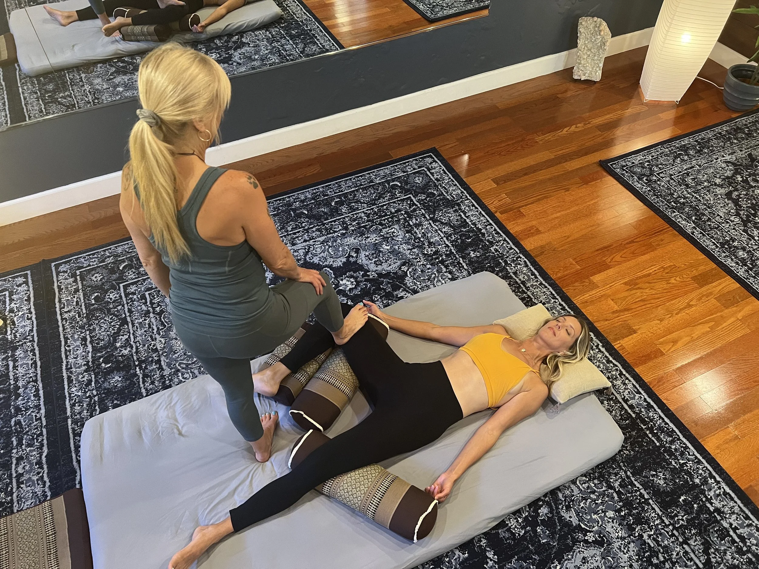 Kat Muller performing Ashi-Thai barefoot massage