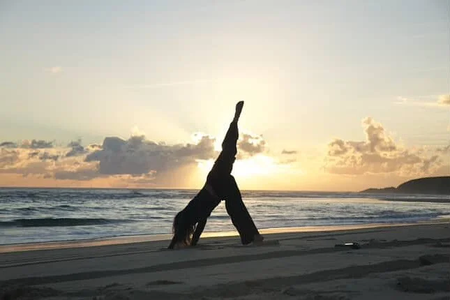 &bull; start your week R I G H T &bull; 

Monday 8am, Tuesday 9am and Wednesday 9am yoga in nature with Francesca 🩵 

$30 in Noosa Woods.
All welcome. Link in bio for bookings. 

📷 Francesca @riseandshine.fra 

Beginner friendly 🙌🏾 #noosabeachyog