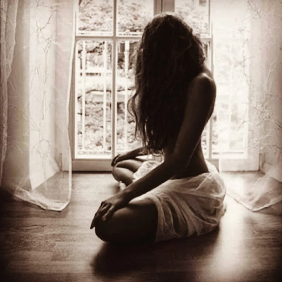 The Art of Being a Woman go visit the Journal on the Rhea site to see how to connect with you inner goddess with the use of crystal yoni eggs ......#yoni #crystals #beautifulwoman #meditation #meditate #goddess #balancedlifestyle  #sensuality #honory