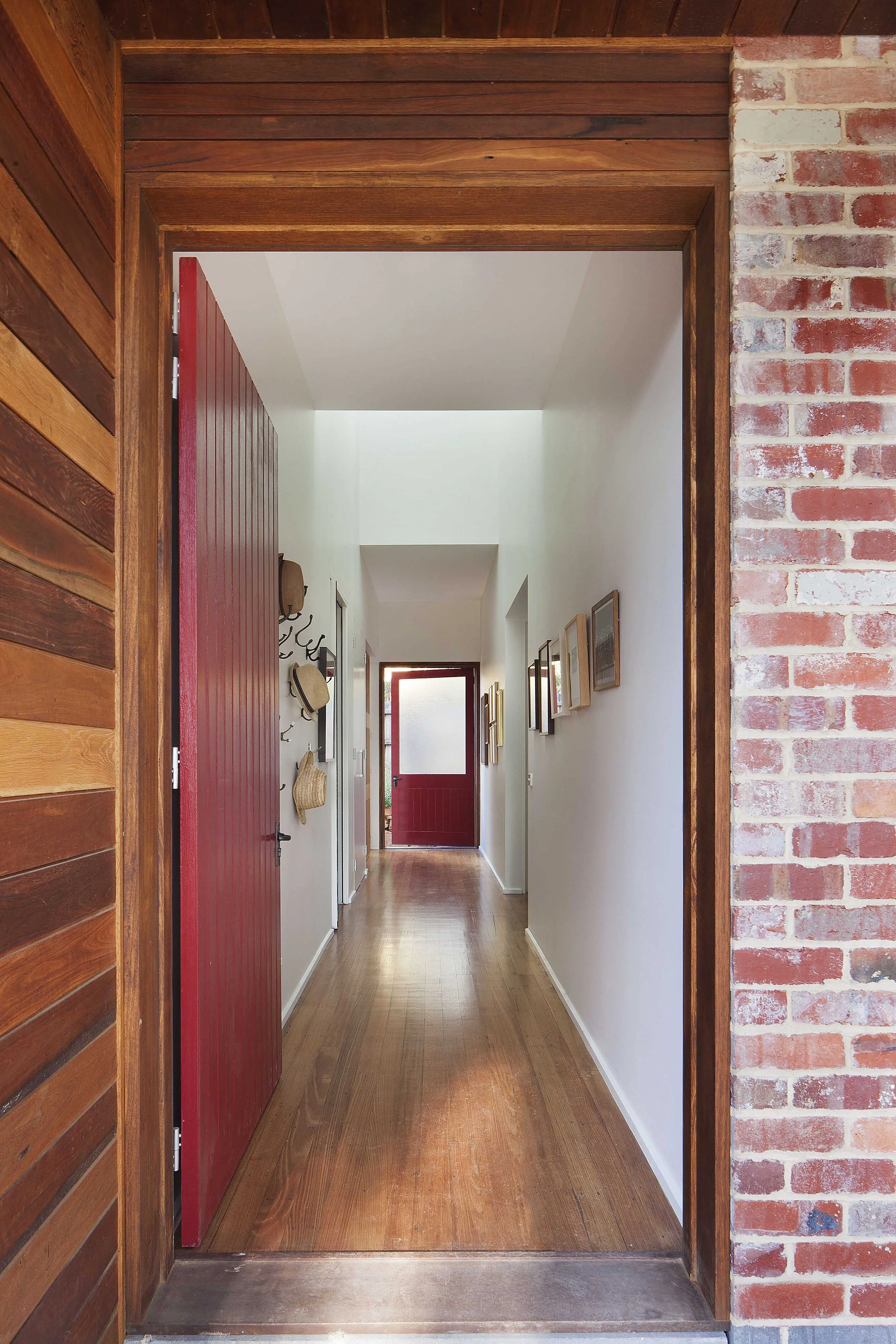 david-frazer-house-entrance-corridor-logan-studio-©-lsa-smg.jpg
