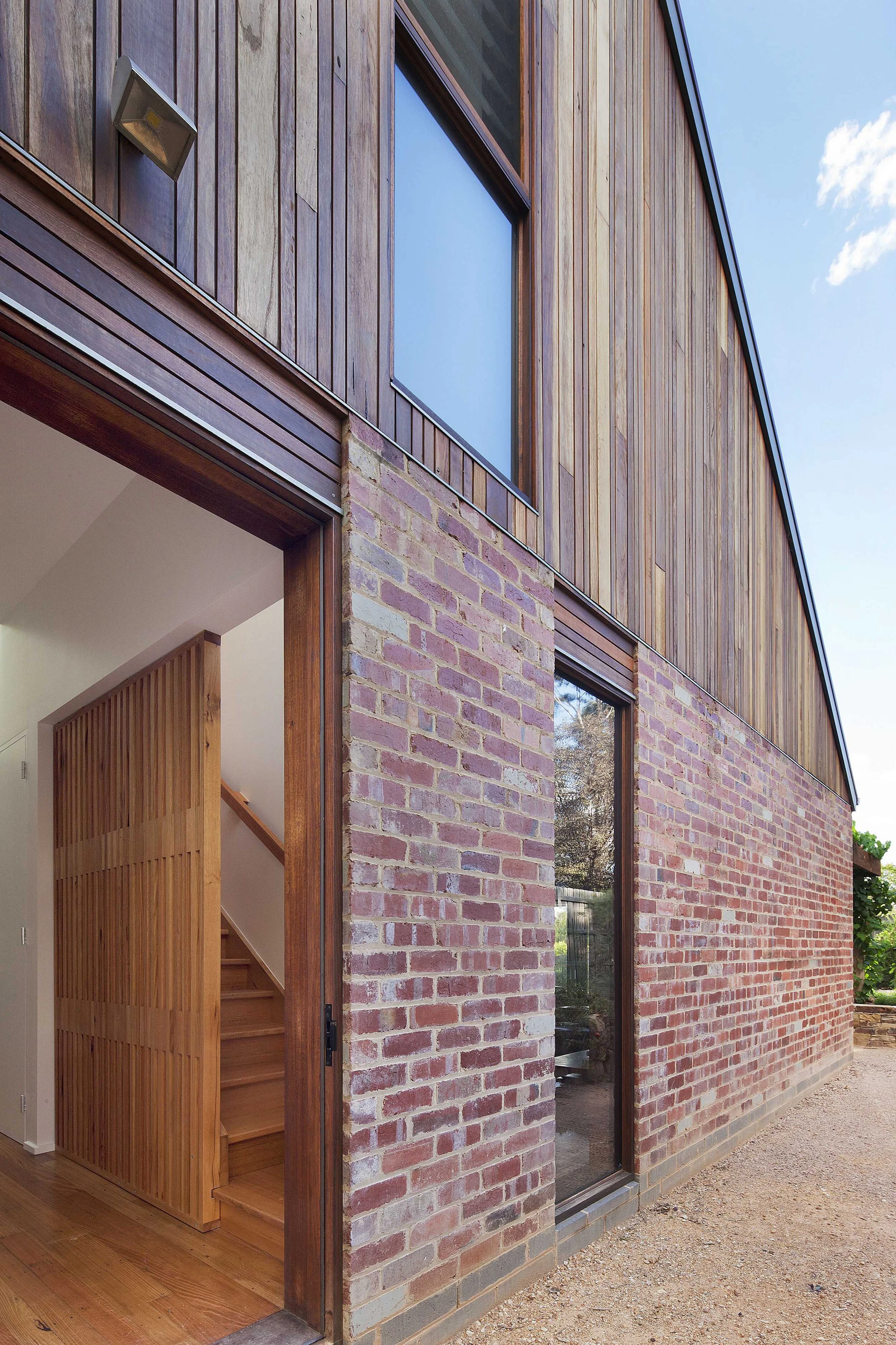 david-frazer-house-brick-timber-entrance-logan-studio-©-lsa-smg.jpg