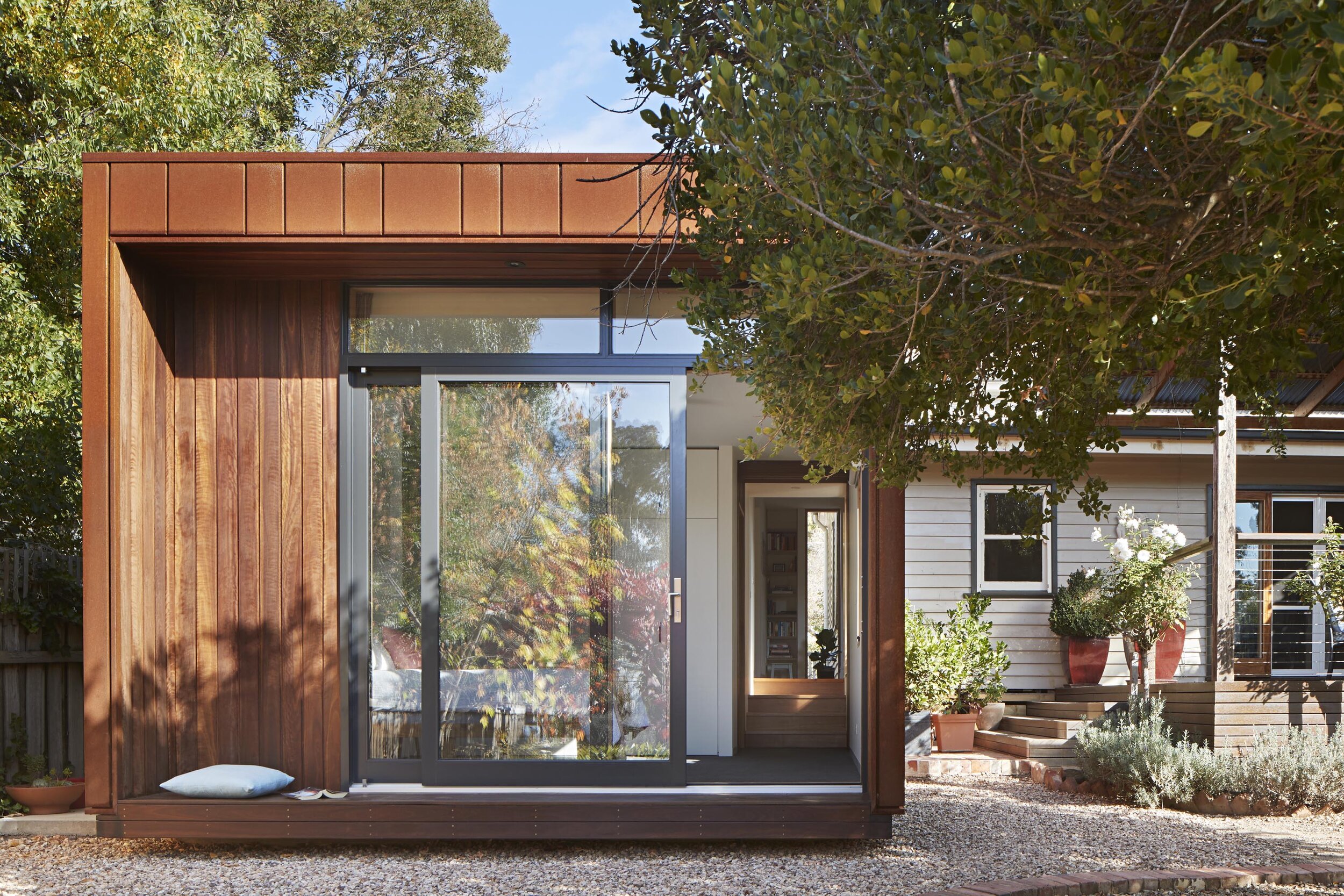 hunter-street-bedroom-exterior-day-logan-studio-©-lsa-smg.jpg