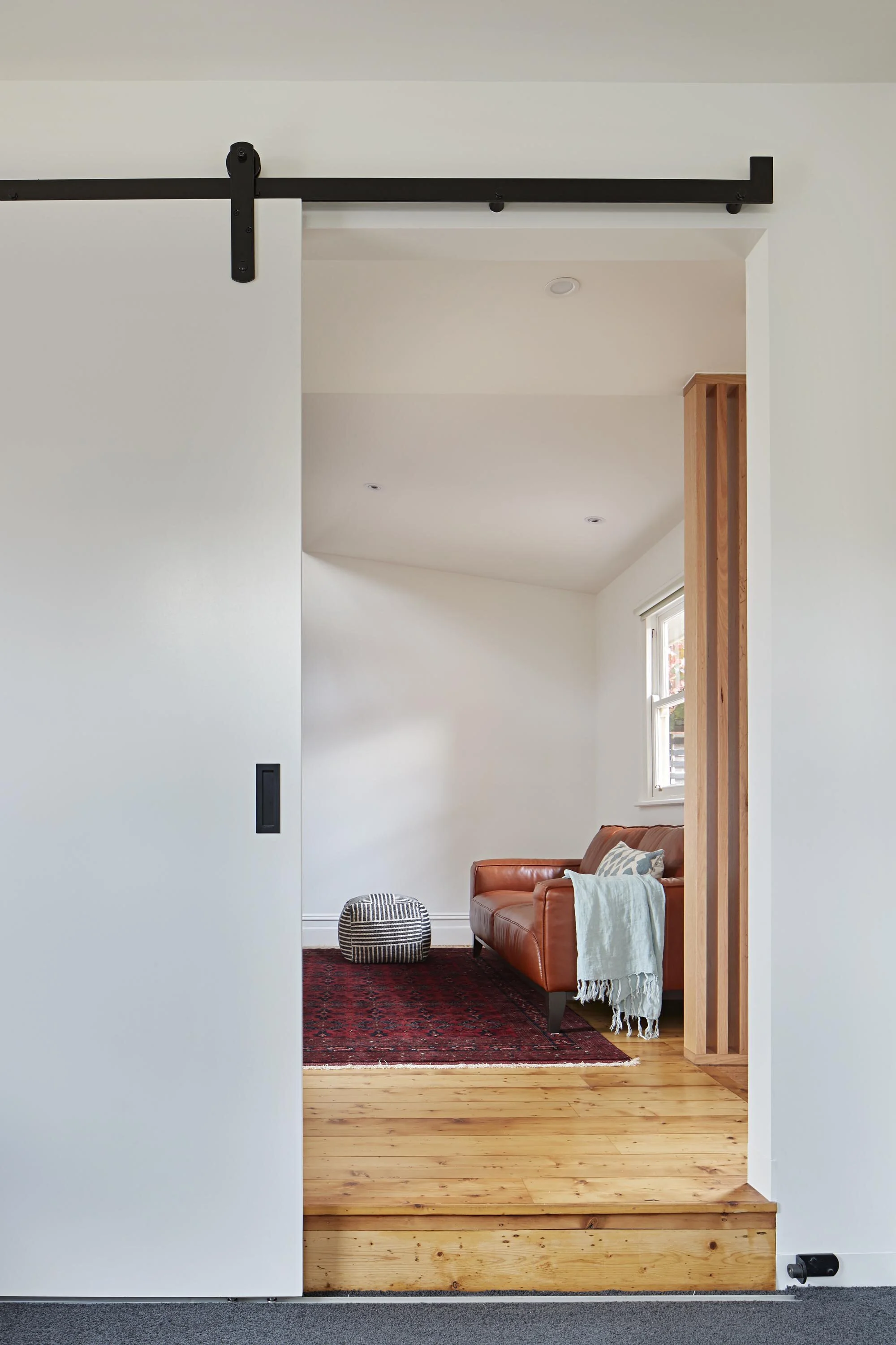 hunter-street-living-room-logan-studio-©-lsa-smg.jpg